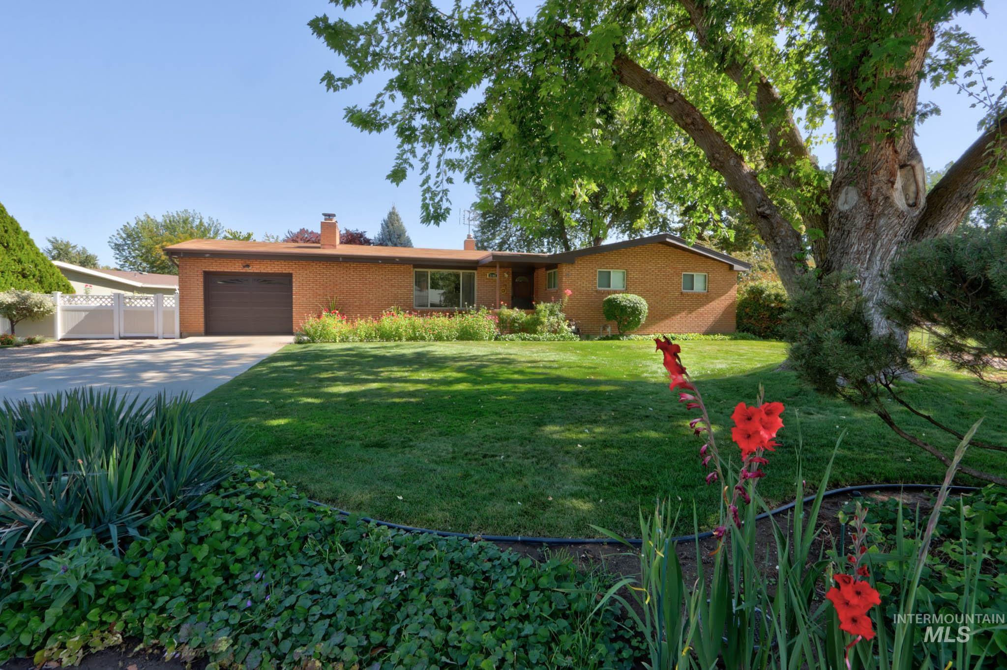 2106 N Cribbens Street, Boise, Idaho 83713, 4 Bedrooms, 3.5 Bathrooms, Residential For Sale, Price $899,000,MLS 98969222
