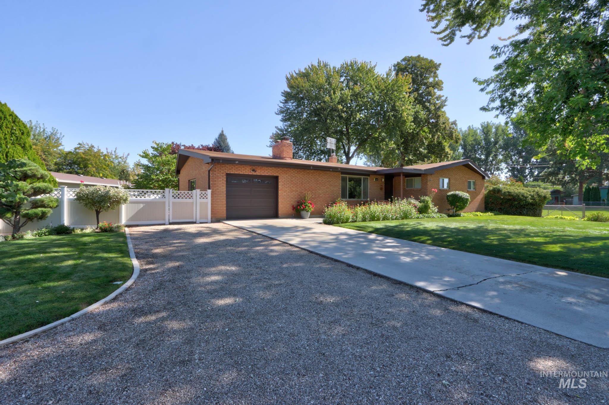 2106 N Cribbens Street, Boise, Idaho 83713, 4 Bedrooms, 3.5 Bathrooms, Residential For Sale, Price $899,000,MLS 98969222