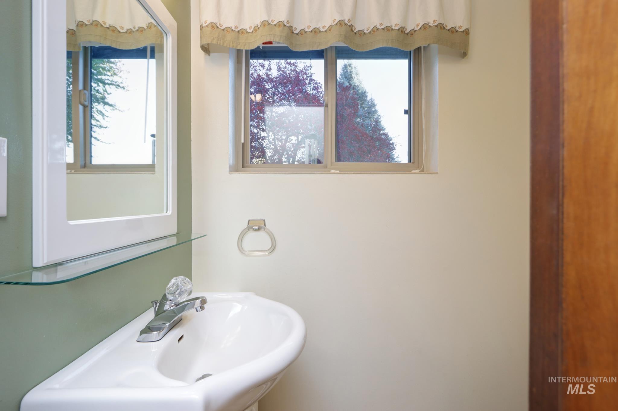 2106 N Cribbens Street, Boise, Idaho 83713, 4 Bedrooms, 3.5 Bathrooms, Residential For Sale, Price $899,000,MLS 98969222