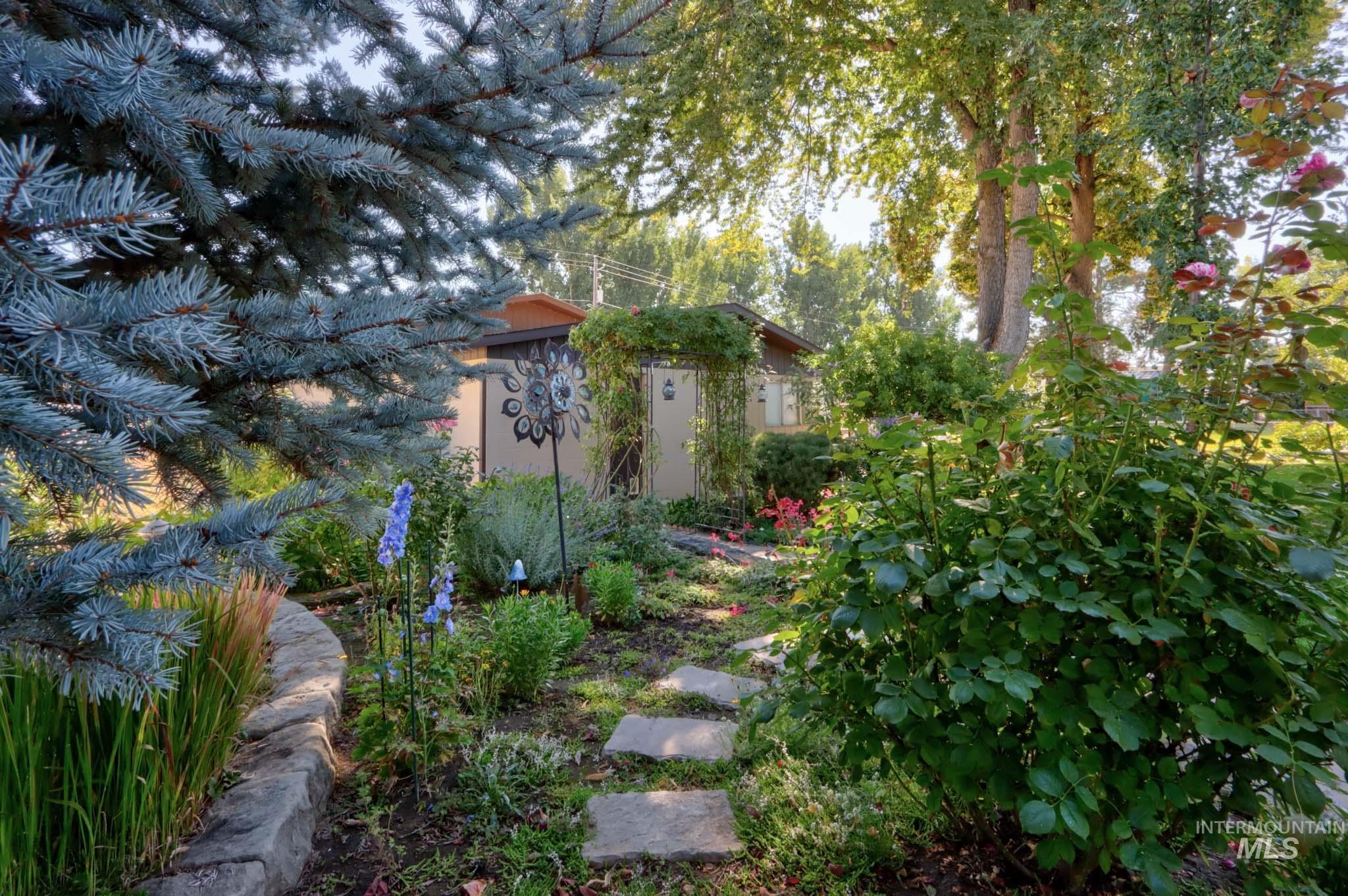 2106 N Cribbens Street, Boise, Idaho 83713, 4 Bedrooms, 3.5 Bathrooms, Residential For Sale, Price $899,000,MLS 98969222