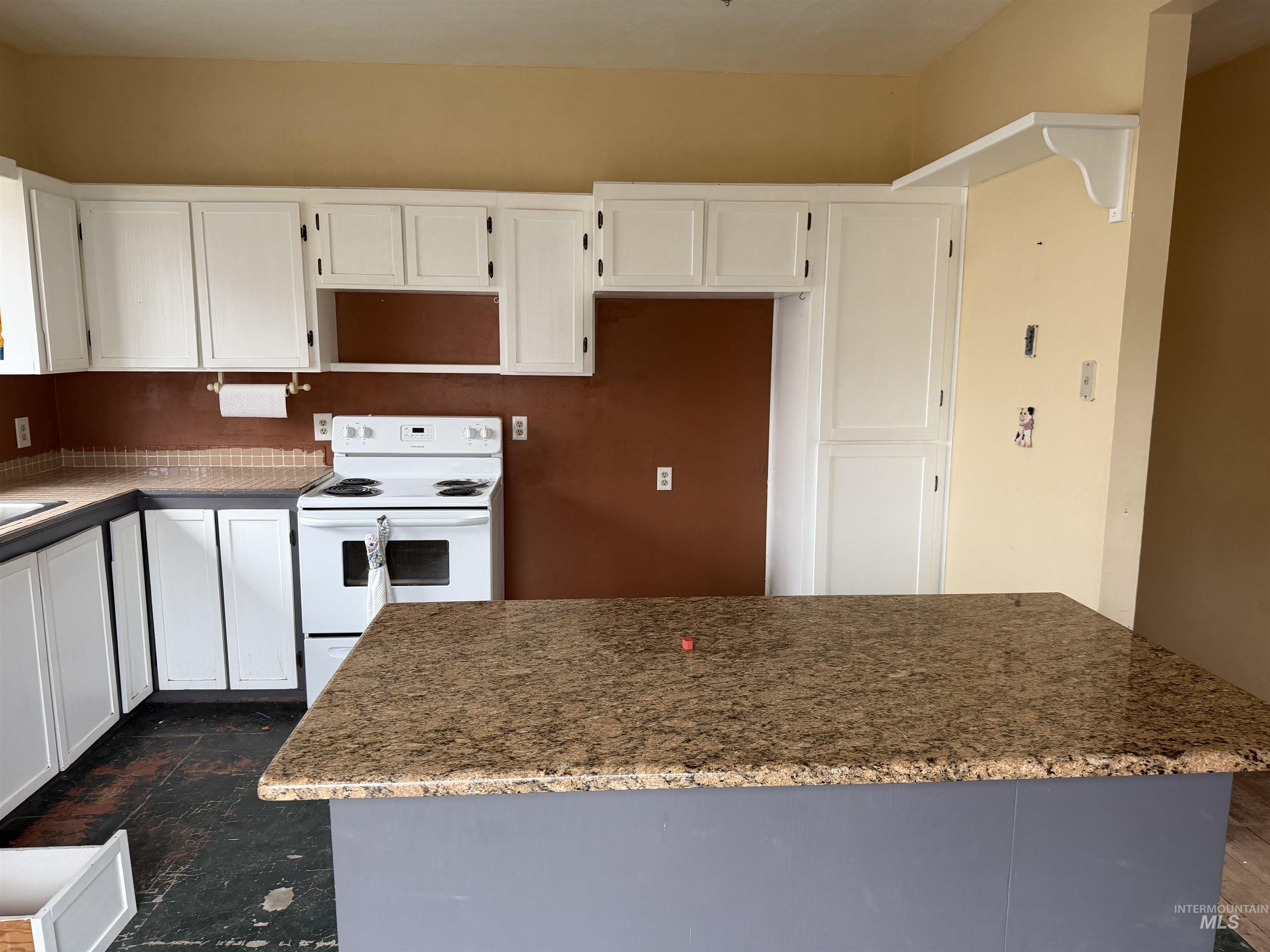 28554 Highway 18, Parma, Idaho 83660, 2 Bedrooms, 1 Bathroom, Residential For Sale, Price $199,900,MLS 98969229