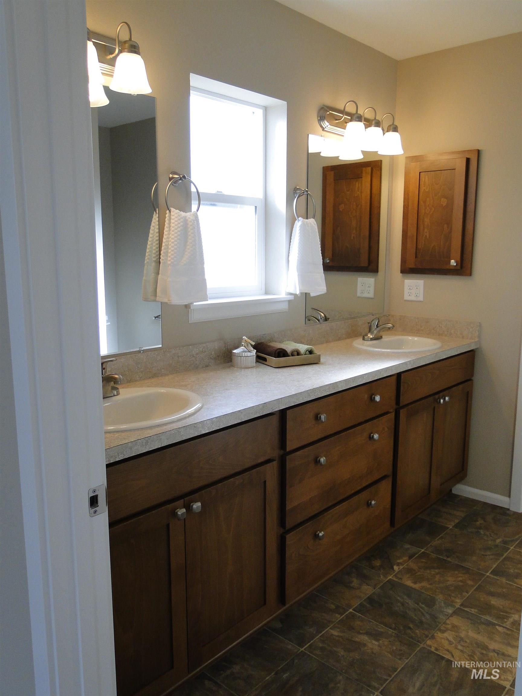 2521 Florence Lane, Clarkston, Washington 99403, 3 Bedrooms, 2 Bathrooms, Residential For Sale, Price $799,900,MLS 98969235