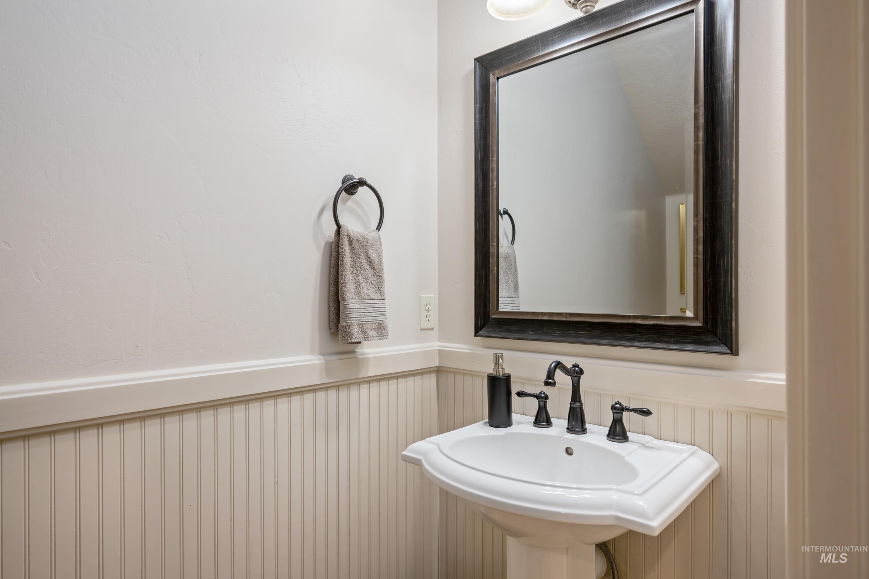 647 W Water Grove Drive, Eagle, Idaho 83616, 5 Bedrooms, 4.5 Bathrooms, Residential For Sale, Price $1,225,000,MLS 98969240