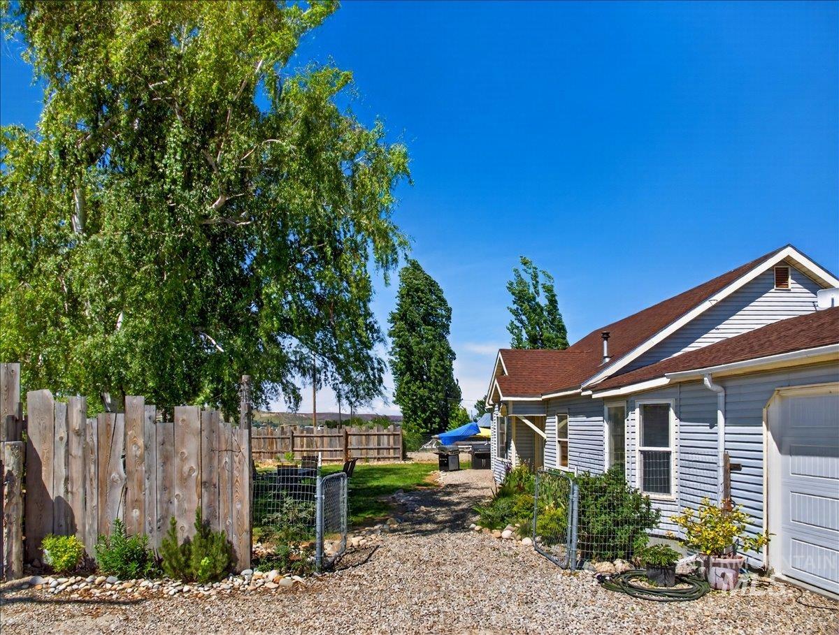 2588 W Sales Yard Road, Emmett, Idaho 83617, 3 Bedrooms, 1 Bathroom, Residential For Sale, Price $759,000,MLS 98969246