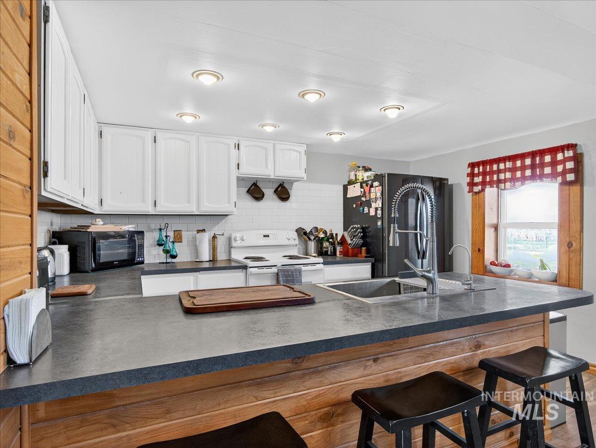 2588 W Sales Yard Road, Emmett, Idaho 83617, 3 Bedrooms, 1 Bathroom, Residential For Sale, Price $759,000,MLS 98969246