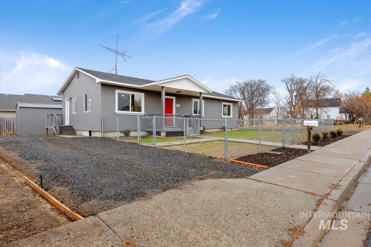 926 4Th Ave W, Twin Falls, Idaho 83301, 4 Bedrooms, 2 Bathrooms, Residential For Sale, Price $274,000,MLS 98969249