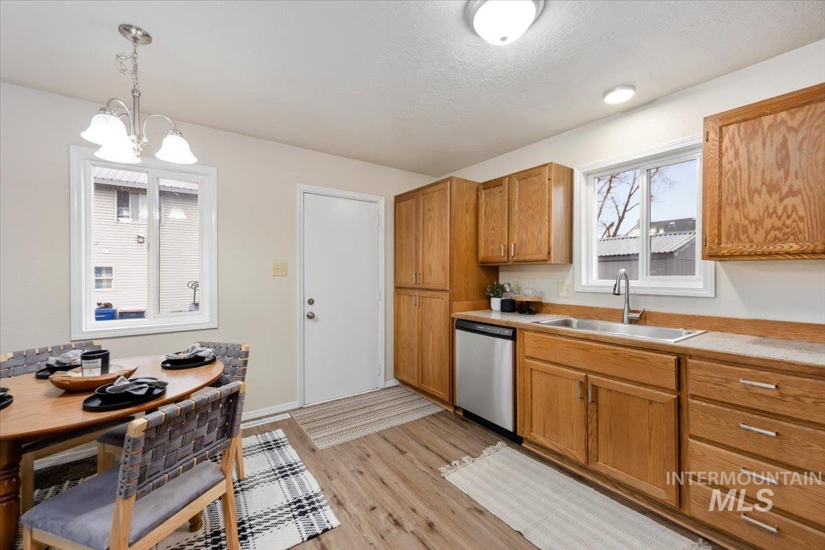 926 4Th Ave W, Twin Falls, Idaho 83301, 4 Bedrooms, 2 Bathrooms, Residential For Sale, Price $274,000,MLS 98969249