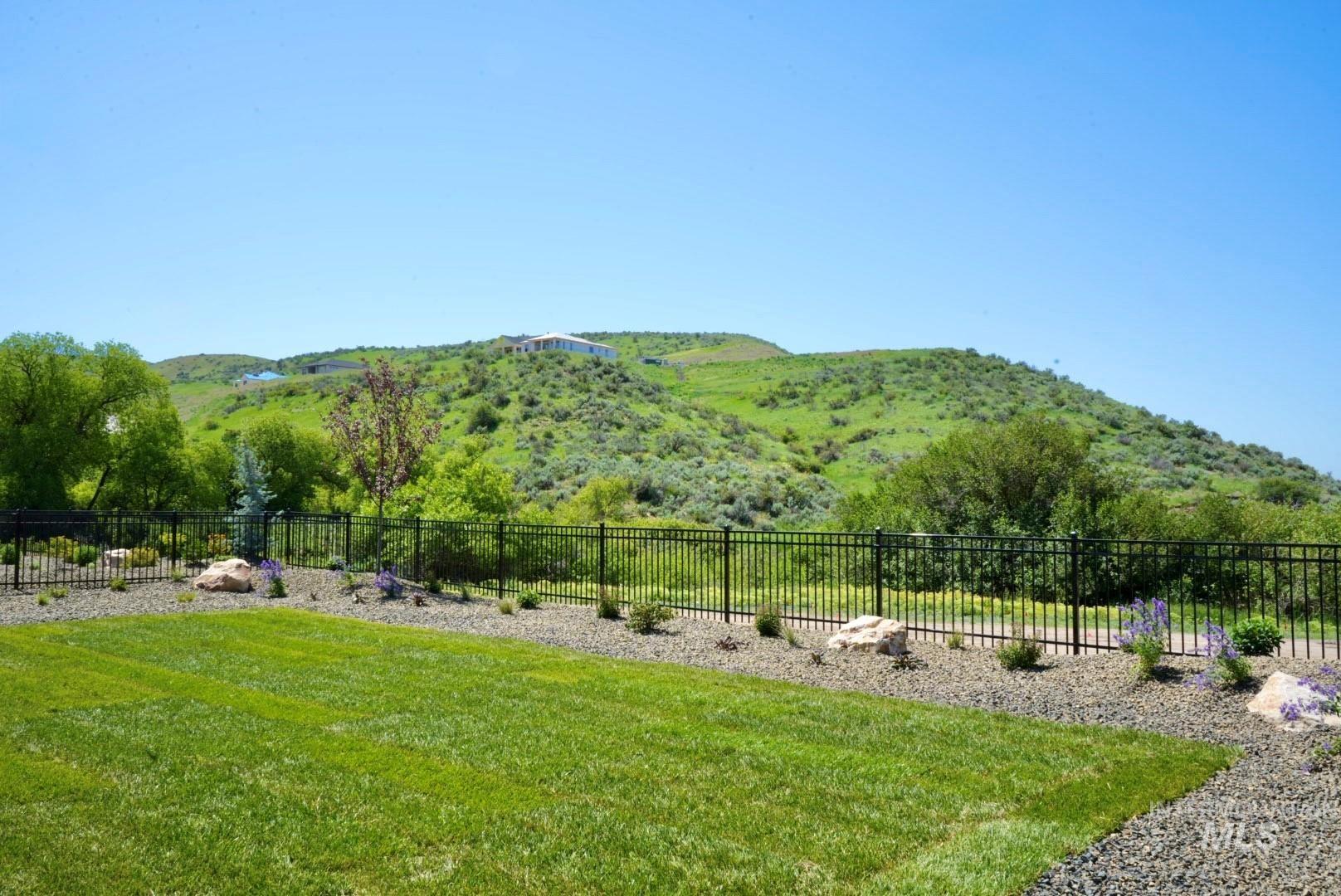 6725 S Kirsten Way, Eagle, Idaho 83629, 3 Bedrooms, 2 Bathrooms, Residential For Sale, Price $724,500,MLS 98969255