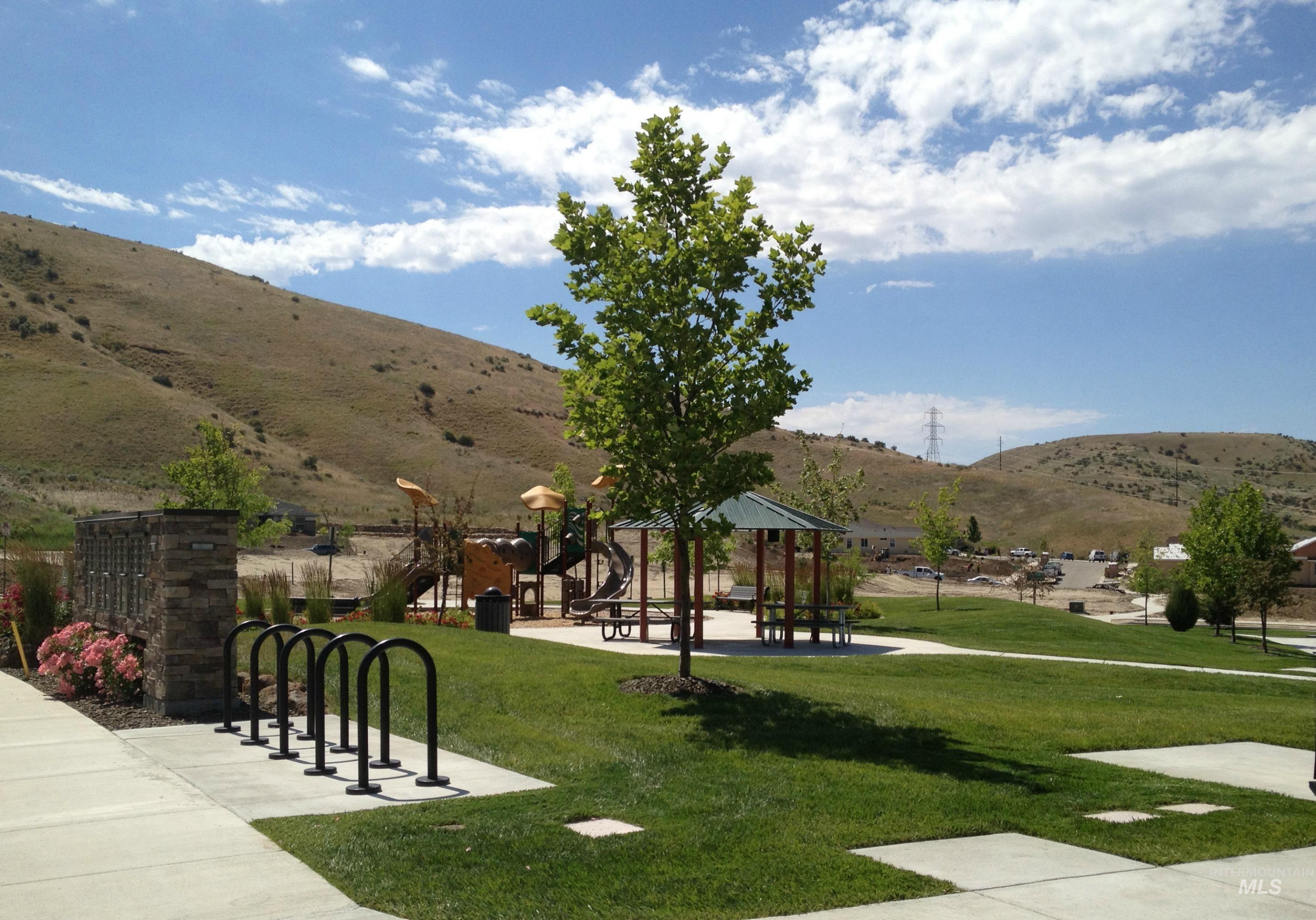 6725 S Kirsten Way, Eagle, Idaho 83629, 3 Bedrooms, 2 Bathrooms, Residential For Sale, Price $724,500,MLS 98969255