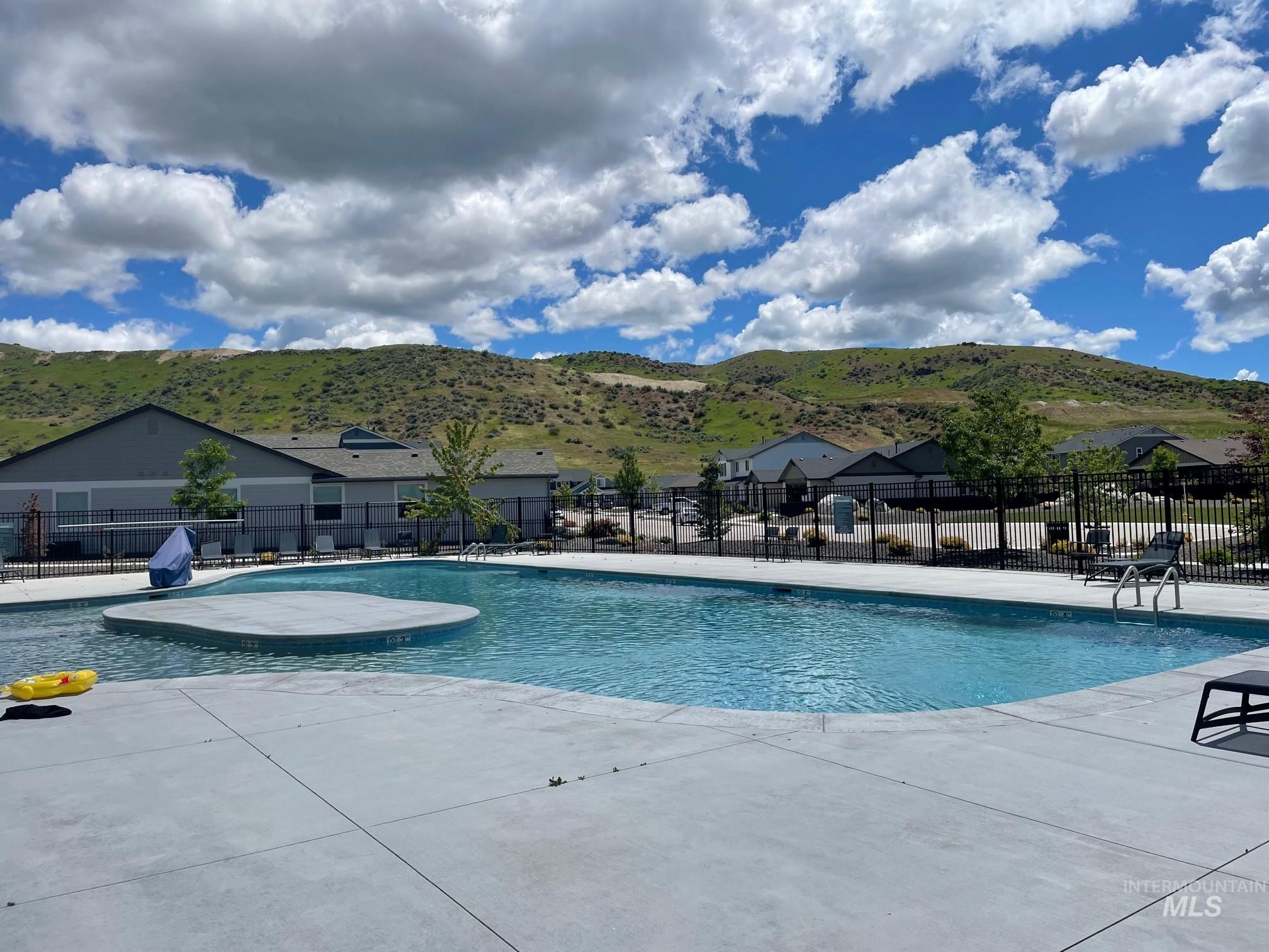 6725 S Kirsten Way, Eagle, Idaho 83629, 3 Bedrooms, 2 Bathrooms, Residential For Sale, Price $724,500,MLS 98969255