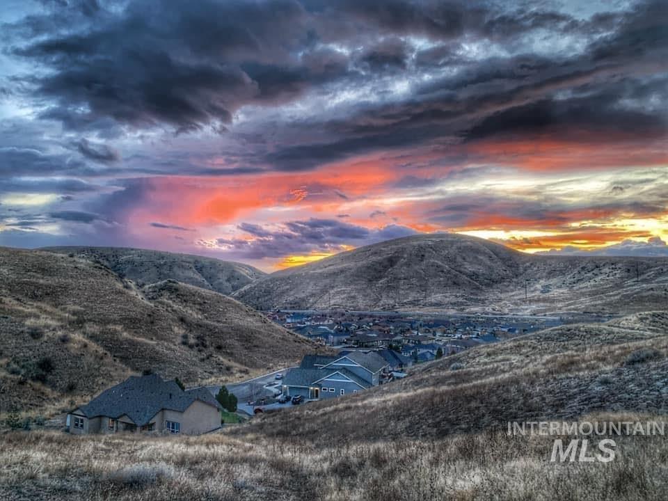 6725 S Kirsten Way, Eagle, Idaho 83629, 3 Bedrooms, 2 Bathrooms, Residential For Sale, Price $724,500,MLS 98969255