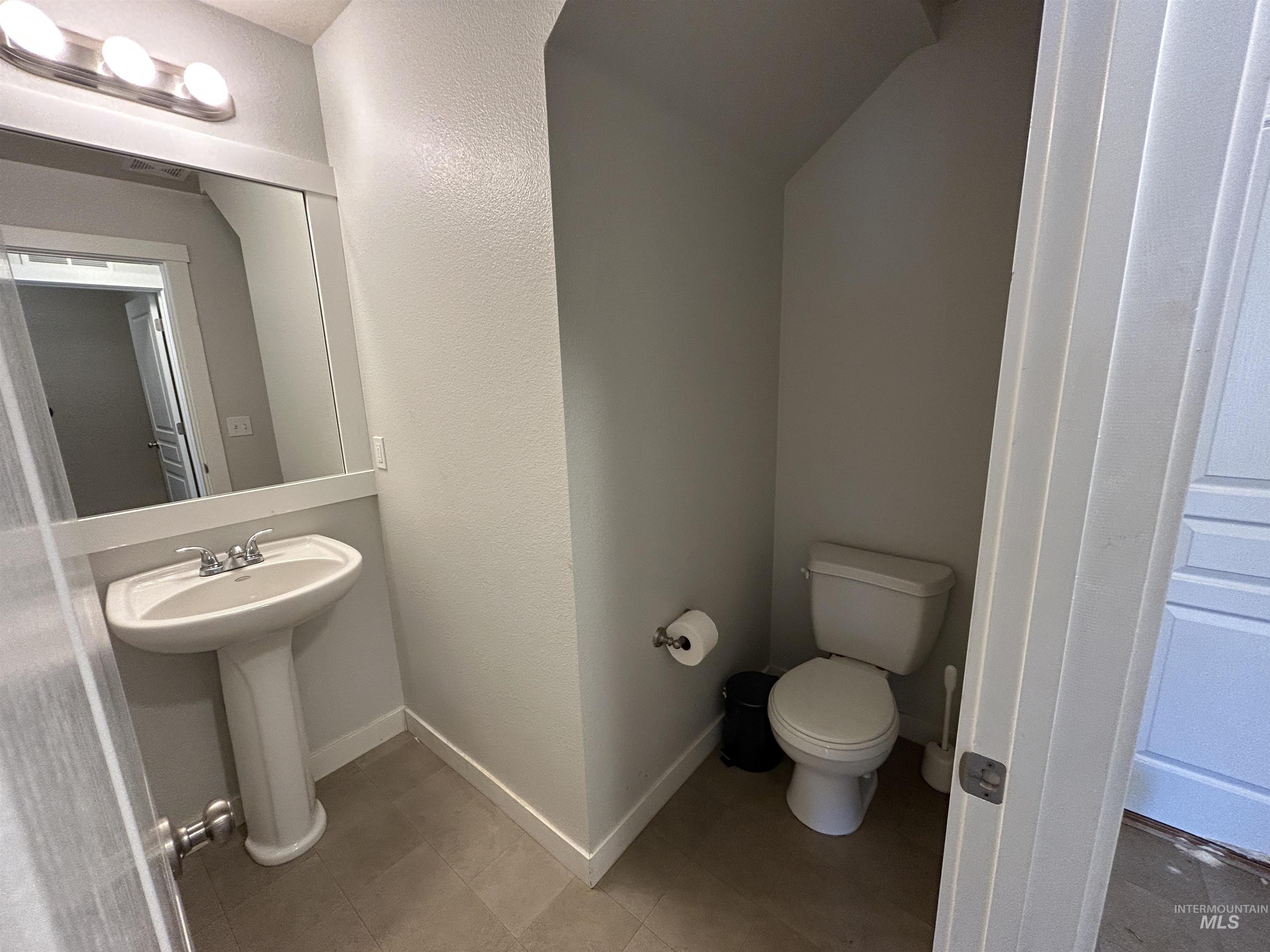 1647 Gold Street, Middleton, Idaho 83644, 5 Bedrooms, 2.5 Bathrooms, Residential For Sale, Price $454,900,MLS 98969258