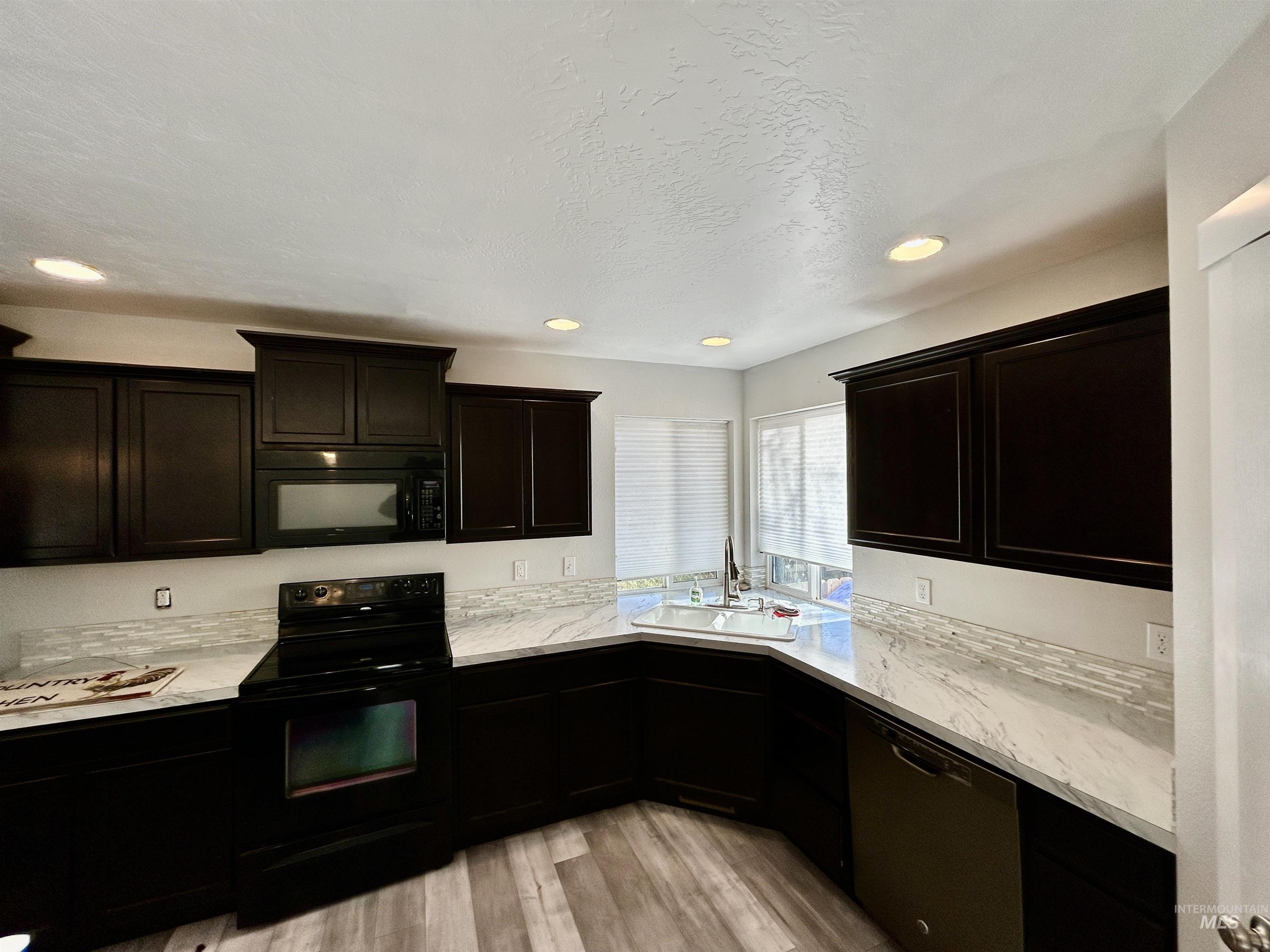 1647 Gold Street, Middleton, Idaho 83644, 5 Bedrooms, 2.5 Bathrooms, Residential For Sale, Price $454,900,MLS 98969258