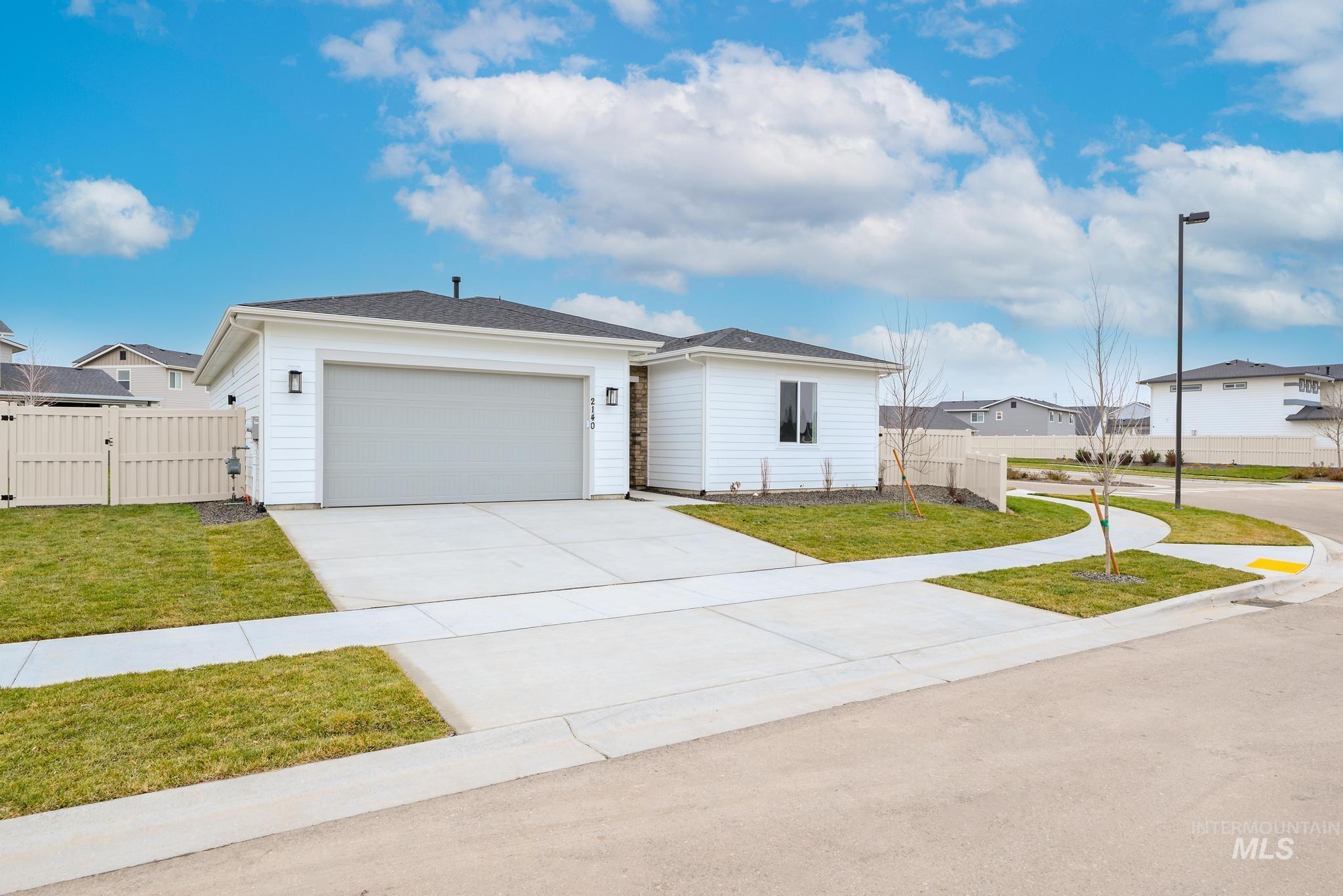 2140 N Branding Iron Ave, Middleton, Idaho 83644, 3 Bedrooms, 2 Bathrooms, Residential For Sale, Price $434,000,MLS 98969263