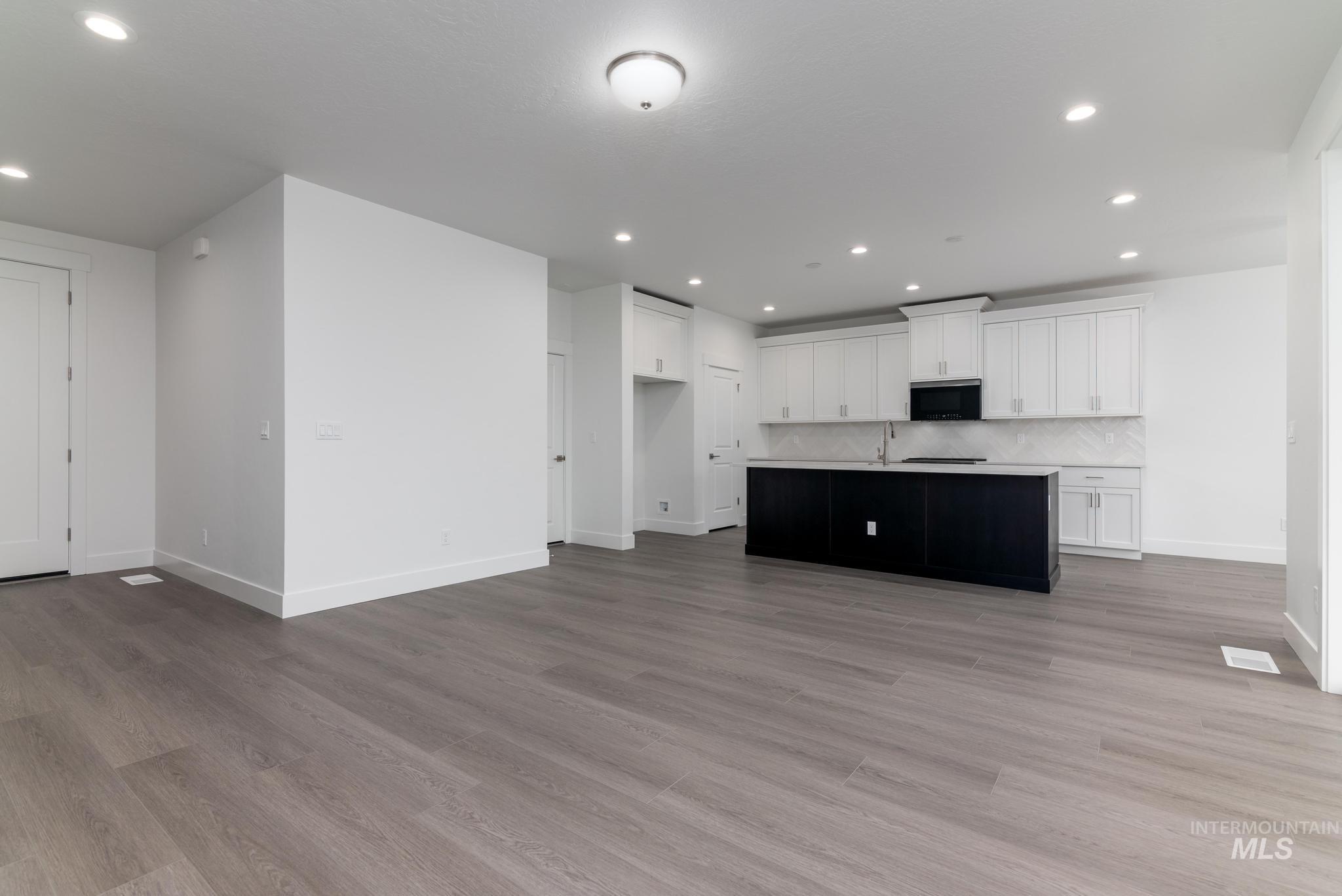 2140 N Branding Iron Ave, Middleton, Idaho 83644, 3 Bedrooms, 2 Bathrooms, Residential For Sale, Price $434,000,MLS 98969263