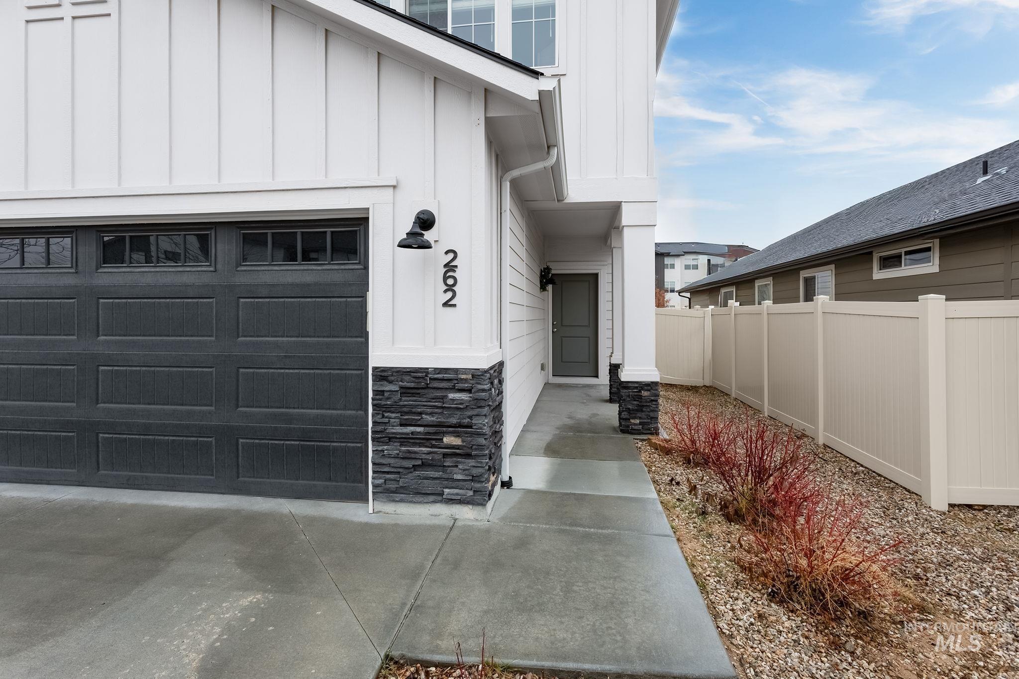 262 S Riggs Spring, Meridian, Idaho 83642, 3 Bedrooms, 2.5 Bathrooms, Residential For Sale, Price $469,900,MLS 98969280