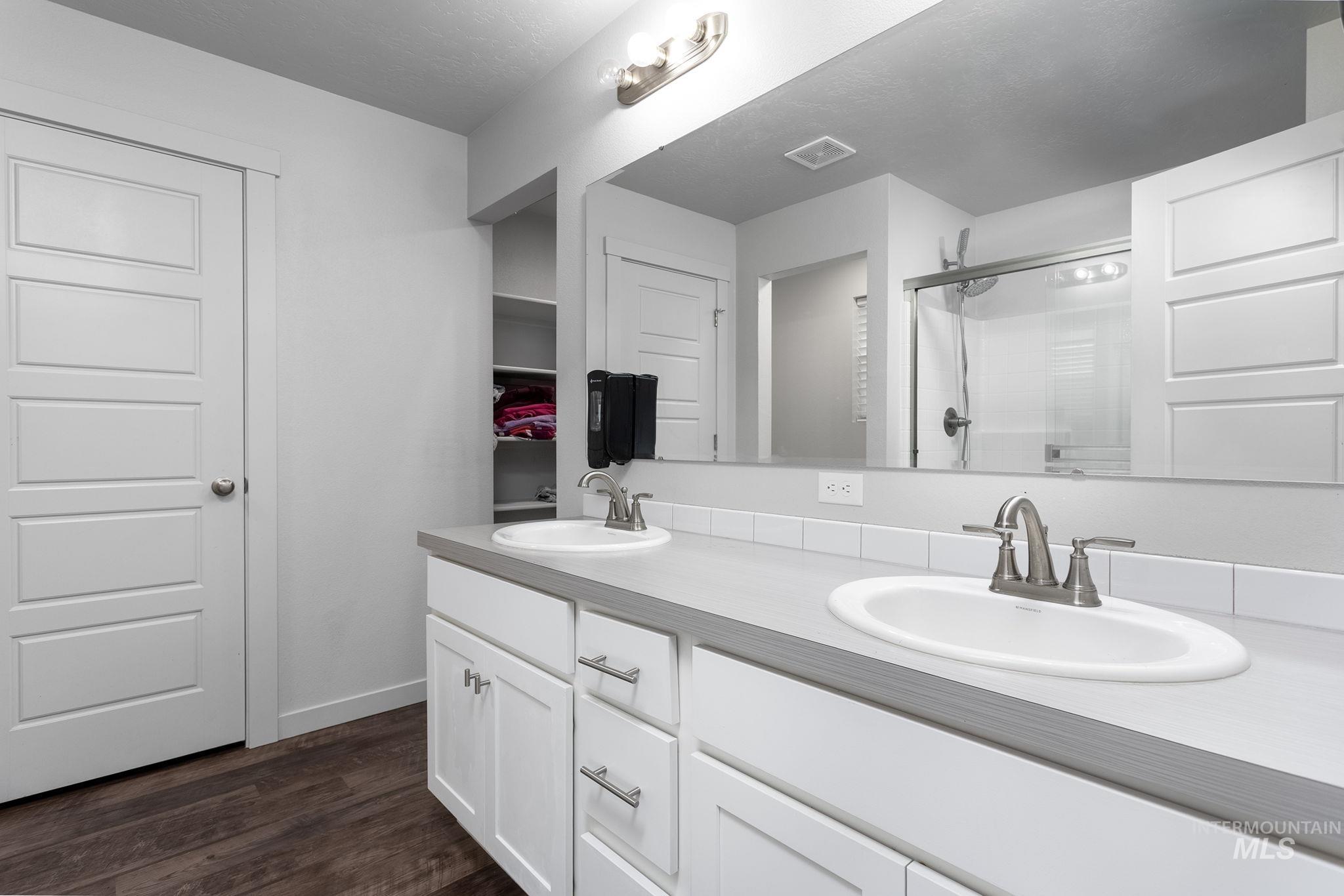 262 S Riggs Spring, Meridian, Idaho 83642, 3 Bedrooms, 2.5 Bathrooms, Residential For Sale, Price $469,900,MLS 98969280