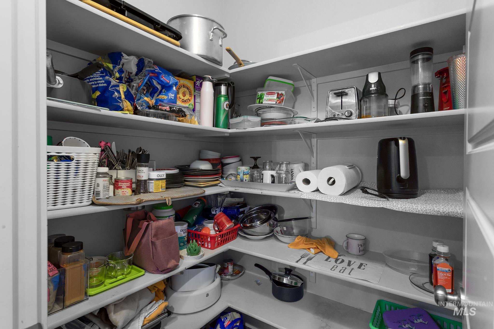 262 S Riggs Spring, Meridian, Idaho 83642, 3 Bedrooms, 2.5 Bathrooms, Residential For Sale, Price $469,900,MLS 98969280