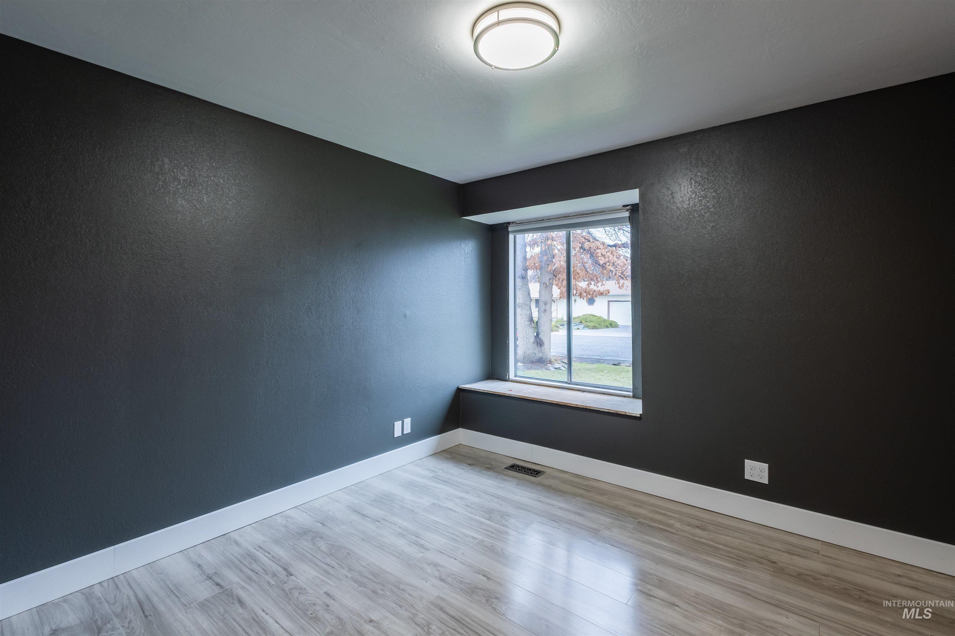 85 NW 16th St, Ontario, Oregon 97914, 5 Bedrooms, 3 Bathrooms, Residential For Sale, Price $421,000,MLS 98969281