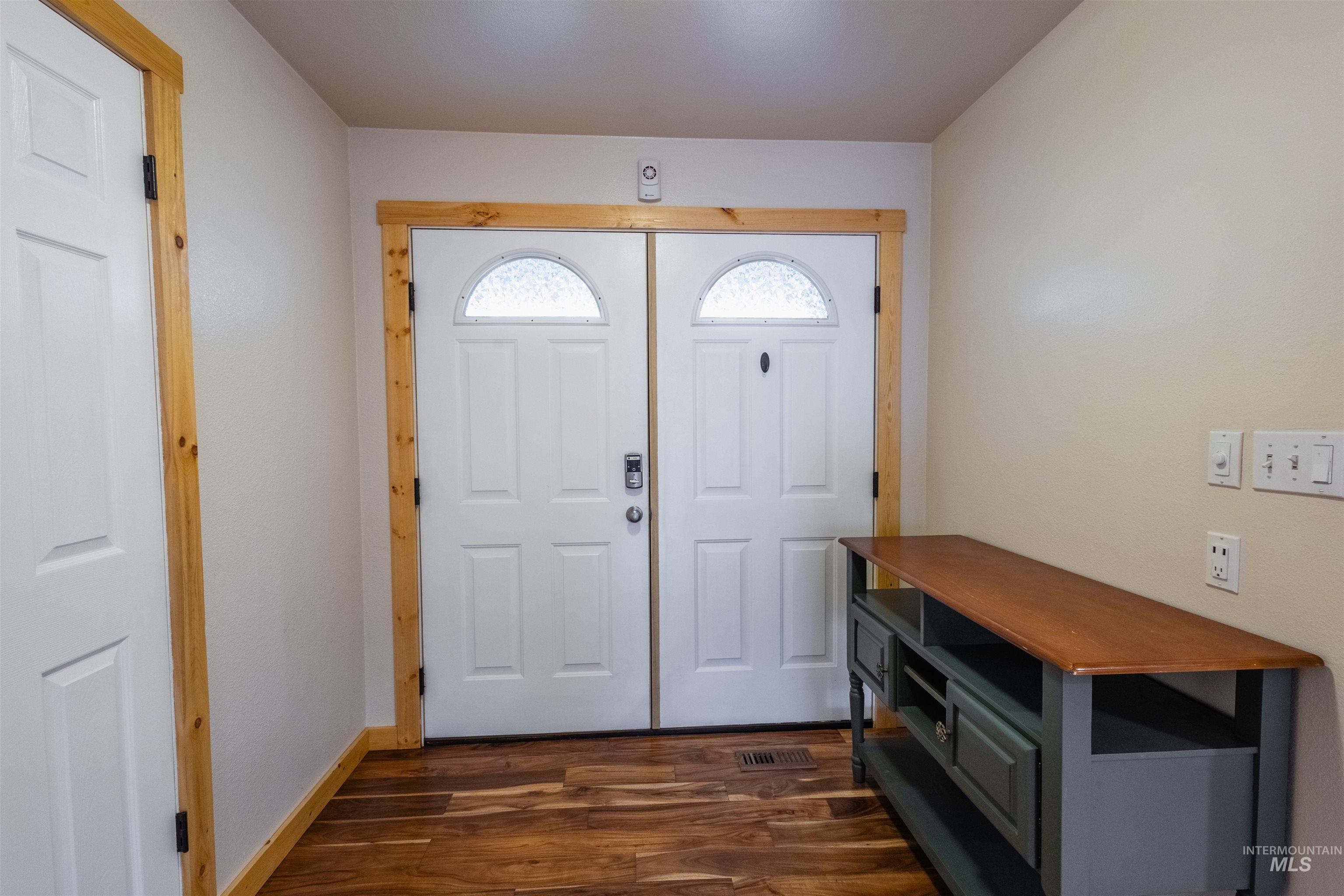 85 NW 16th St, Ontario, Oregon 97914, 5 Bedrooms, 3 Bathrooms, Residential For Sale, Price $421,000,MLS 98969281