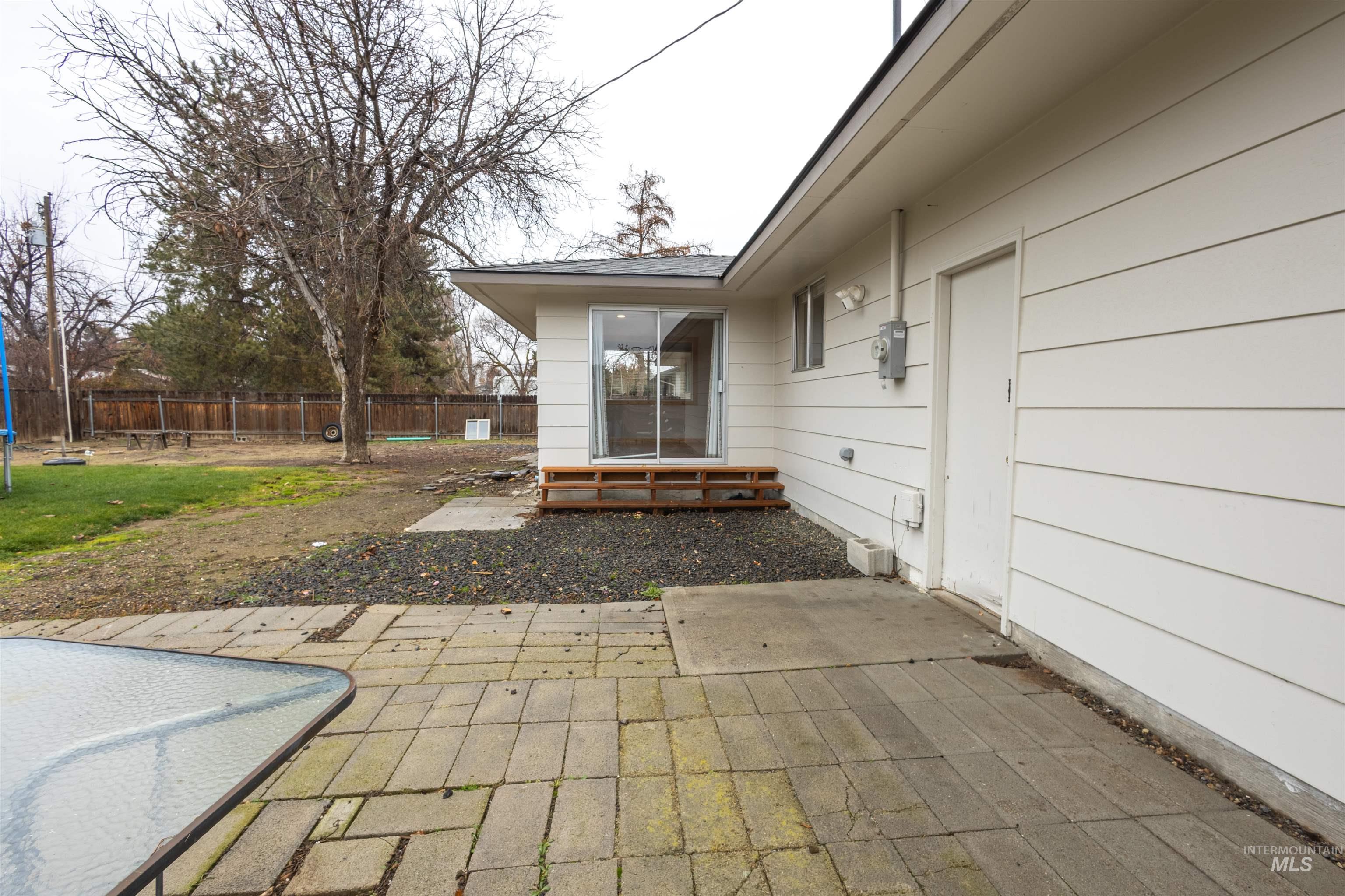 85 NW 16th St, Ontario, Oregon 97914, 5 Bedrooms, 3 Bathrooms, Residential For Sale, Price $421,000,MLS 98969281