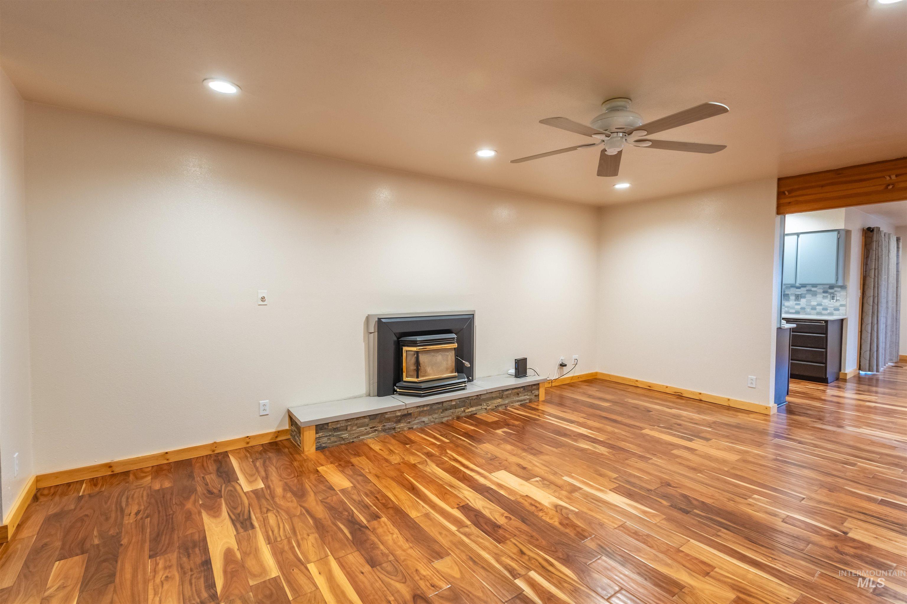 85 NW 16th St, Ontario, Oregon 97914, 5 Bedrooms, 3 Bathrooms, Residential For Sale, Price $421,000,MLS 98969281