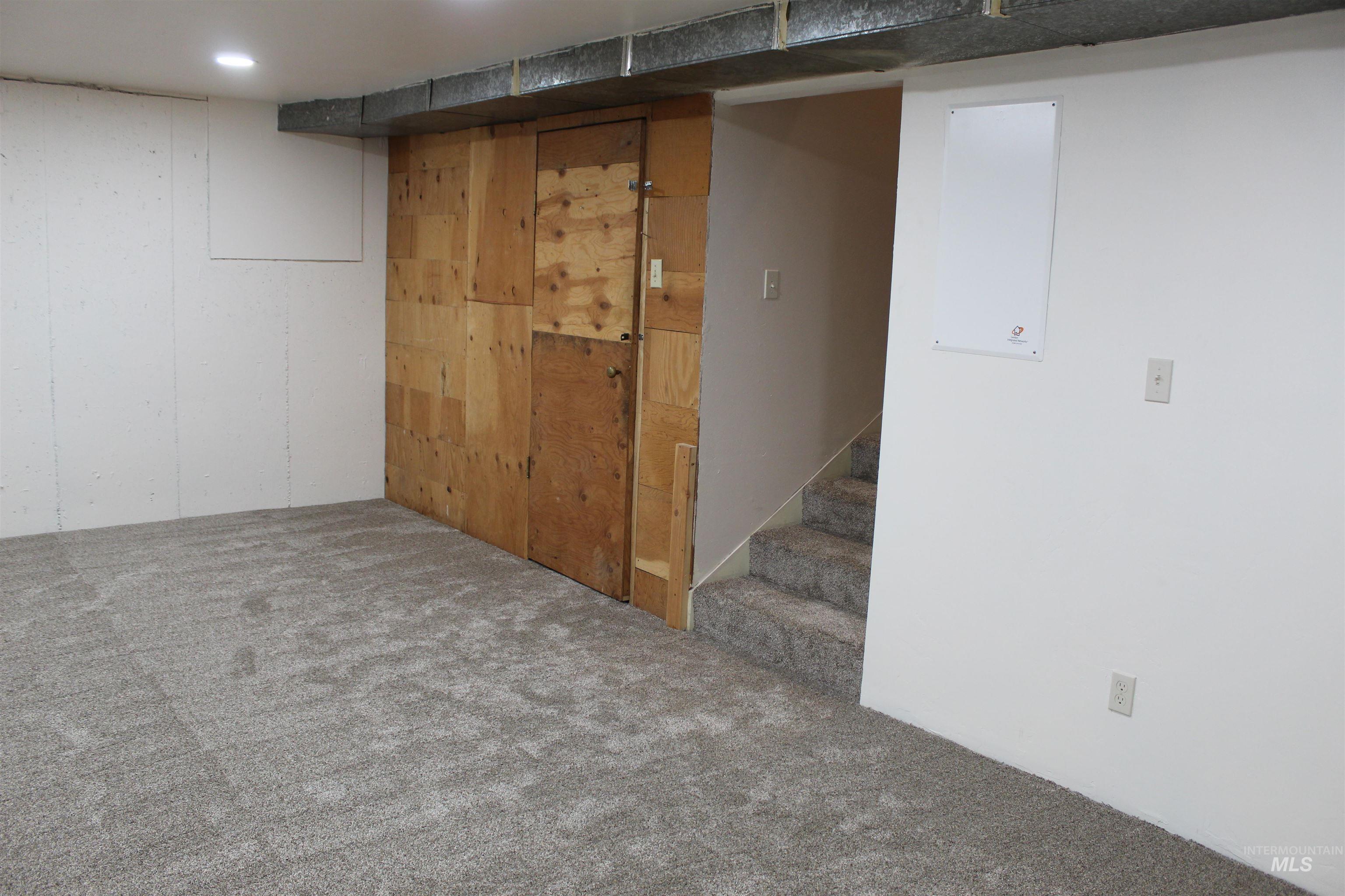 85 NW 16th St, Ontario, Oregon 97914, 5 Bedrooms, 3 Bathrooms, Residential For Sale, Price $399,900,MLS 98969281