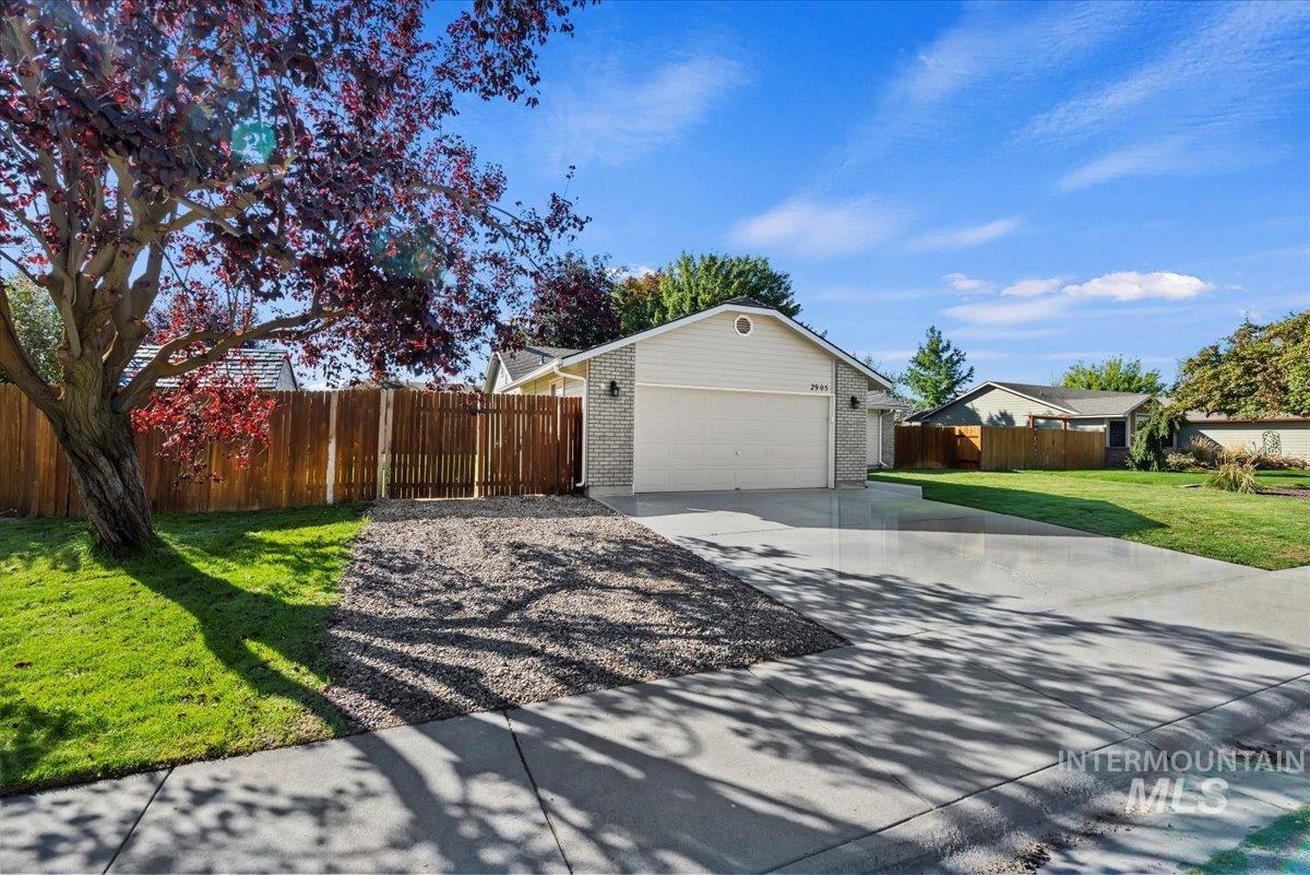 2905 W Elk Stream St, Meridian, Idaho 83646, 3 Bedrooms, 2 Bathrooms, Residential For Sale, Price $425,000,MLS 98969284