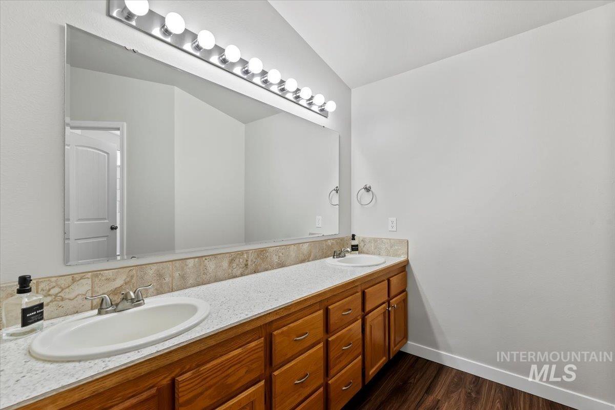 2905 W Elk Stream St, Meridian, Idaho 83646, 3 Bedrooms, 2 Bathrooms, Residential For Sale, Price $425,000,MLS 98969284