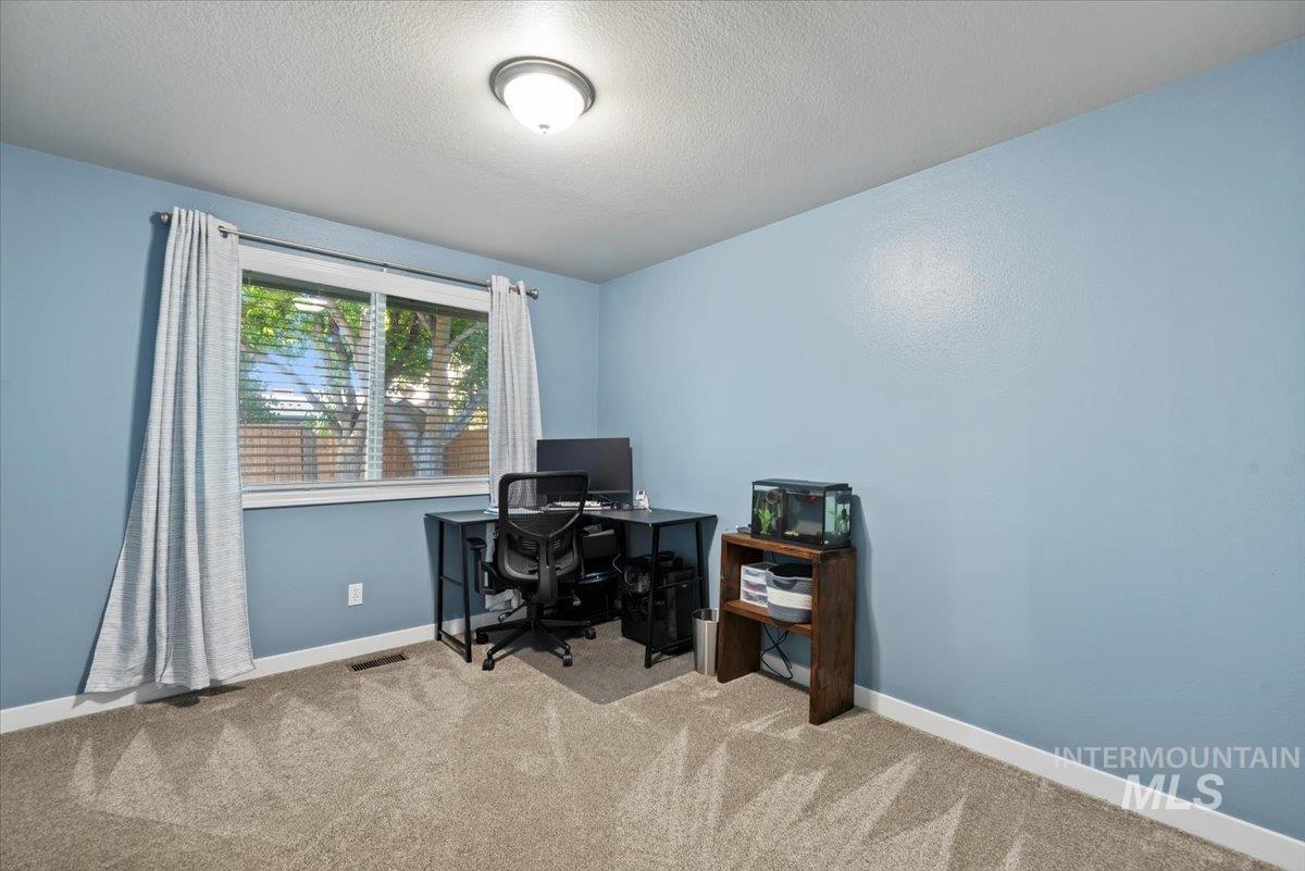 2905 W Elk Stream St, Meridian, Idaho 83646, 3 Bedrooms, 2 Bathrooms, Residential For Sale, Price $425,000,MLS 98969284