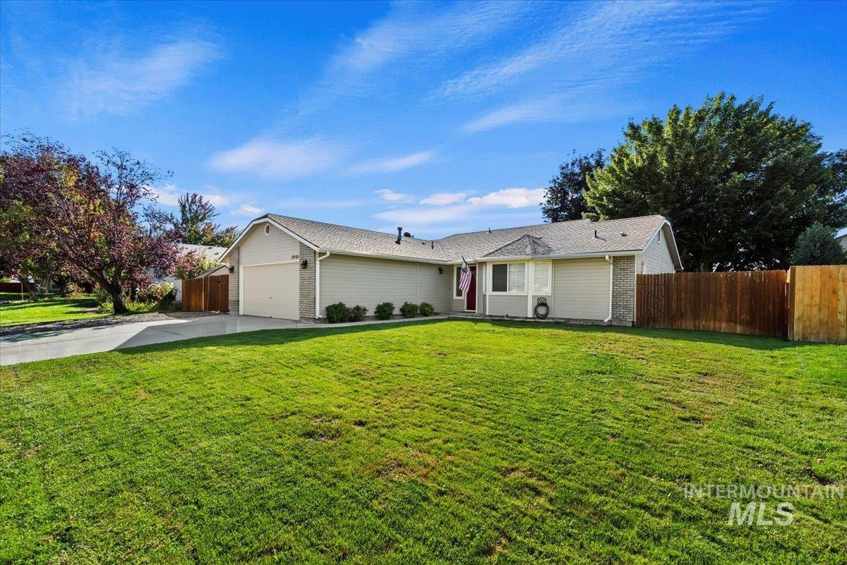 2905 W Elk Stream St, Meridian, Idaho 83646, 3 Bedrooms, 2 Bathrooms, Residential For Sale, Price $425,000,MLS 98969284