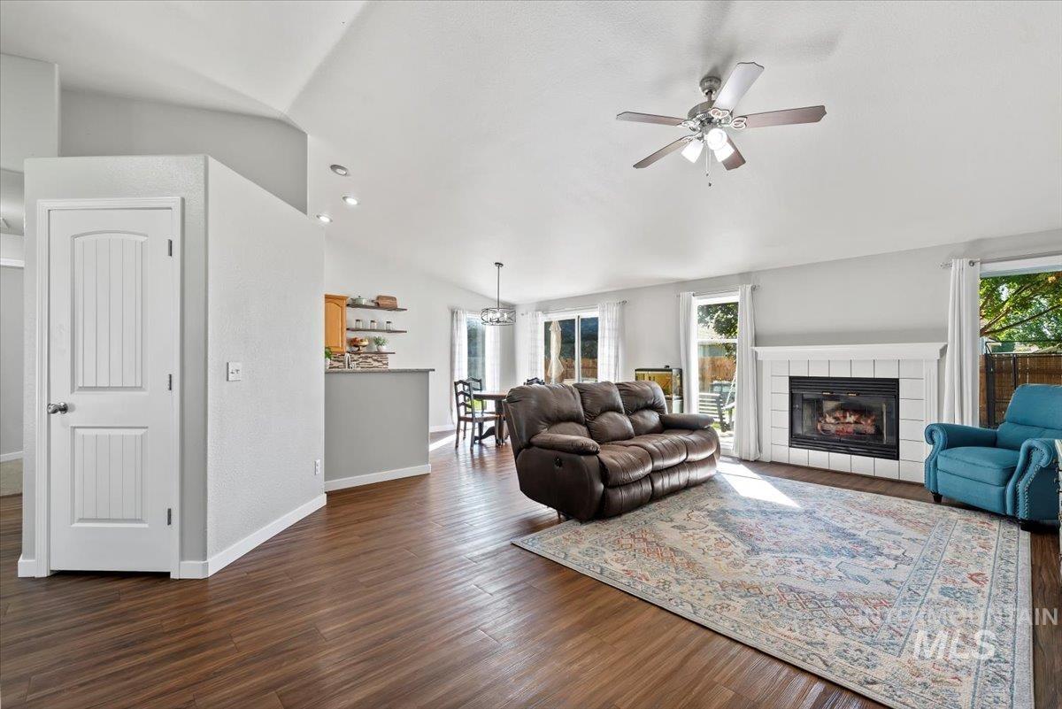 2905 W Elk Stream St, Meridian, Idaho 83646, 3 Bedrooms, 2 Bathrooms, Residential For Sale, Price $425,000,MLS 98969284