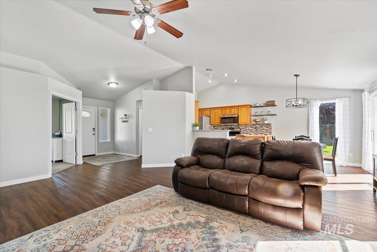 2905 W Elk Stream St, Meridian, Idaho 83646, 3 Bedrooms, 2 Bathrooms, Residential For Sale, Price $425,000,MLS 98969284