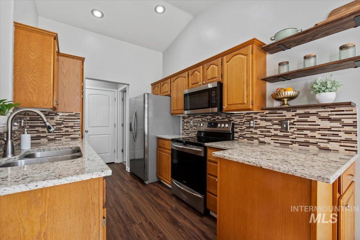 2905 W Elk Stream St, Meridian, Idaho 83646, 3 Bedrooms, 2 Bathrooms, Residential For Sale, Price $425,000,MLS 98969284