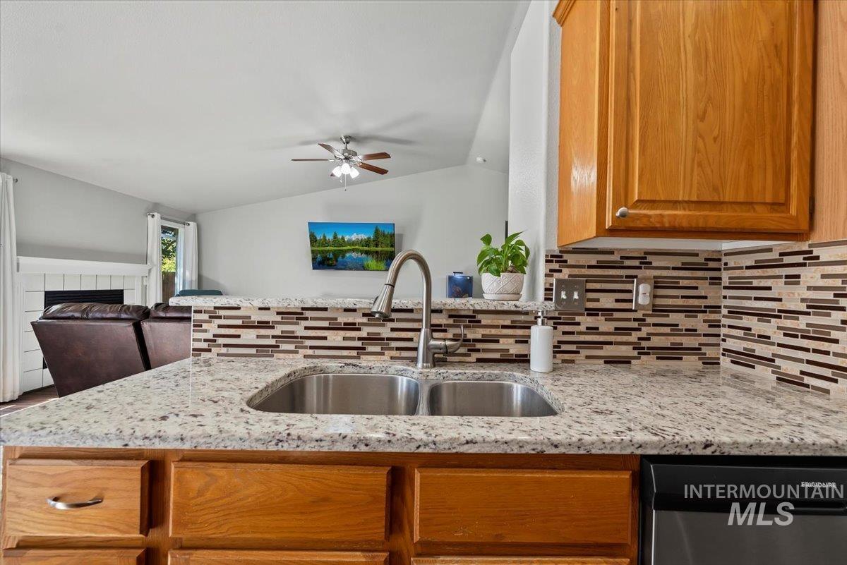 2905 W Elk Stream St, Meridian, Idaho 83646, 3 Bedrooms, 2 Bathrooms, Residential For Sale, Price $425,000,MLS 98969284