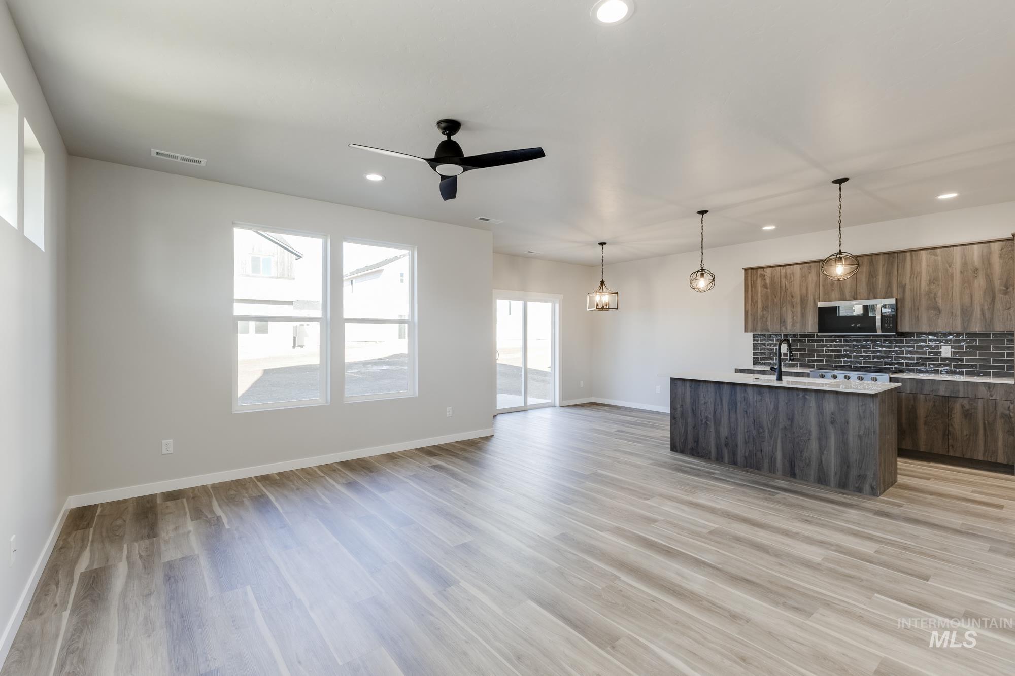 10574 W Teratai St, Star, Idaho 83669, 3 Bedrooms, 2.5 Bathrooms, Residential For Sale, Price $444,990,MLS 98969289