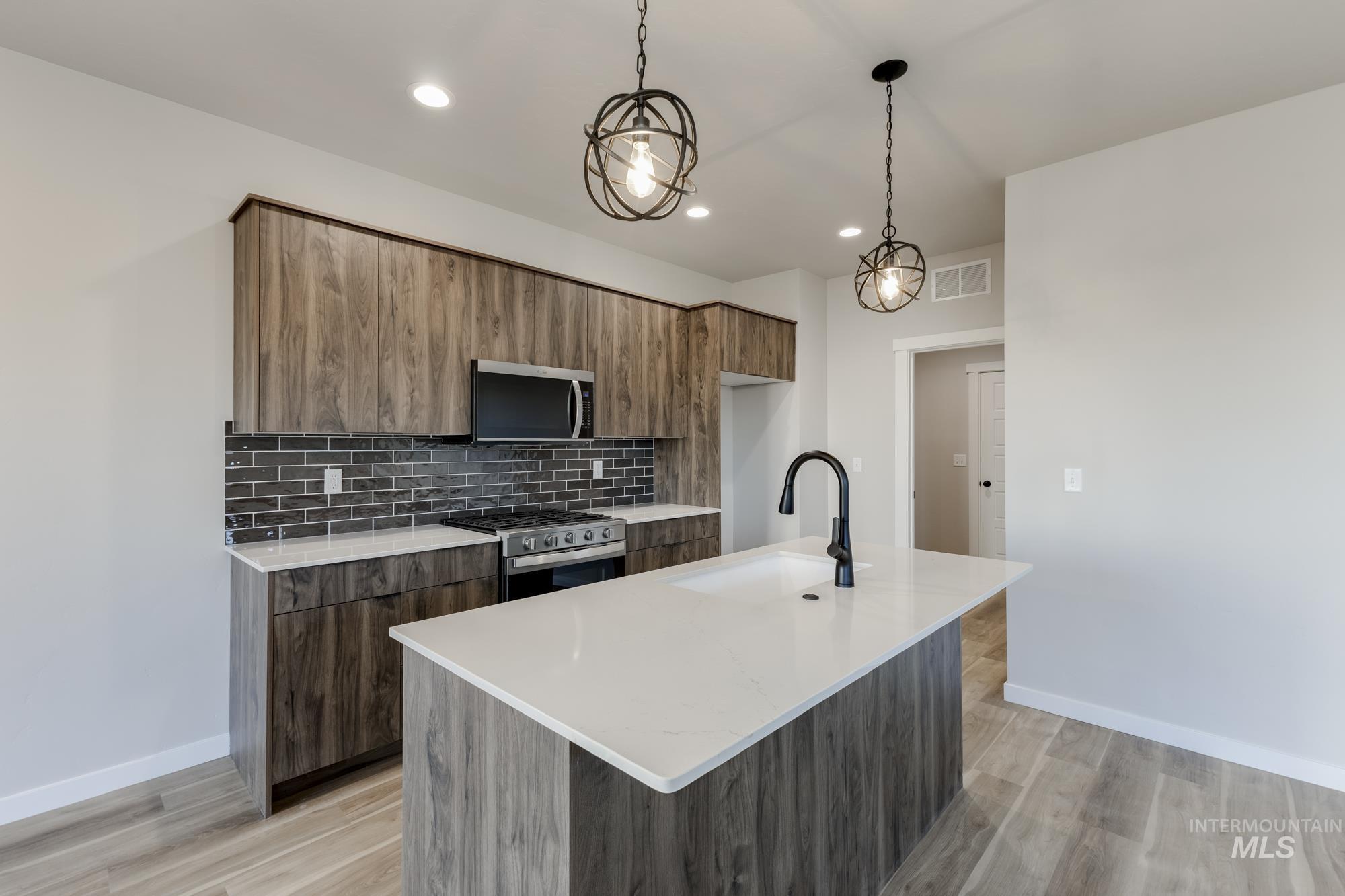 10574 W Teratai St, Star, Idaho 83669, 3 Bedrooms, 2.5 Bathrooms, Residential For Sale, Price $444,990, 98969289