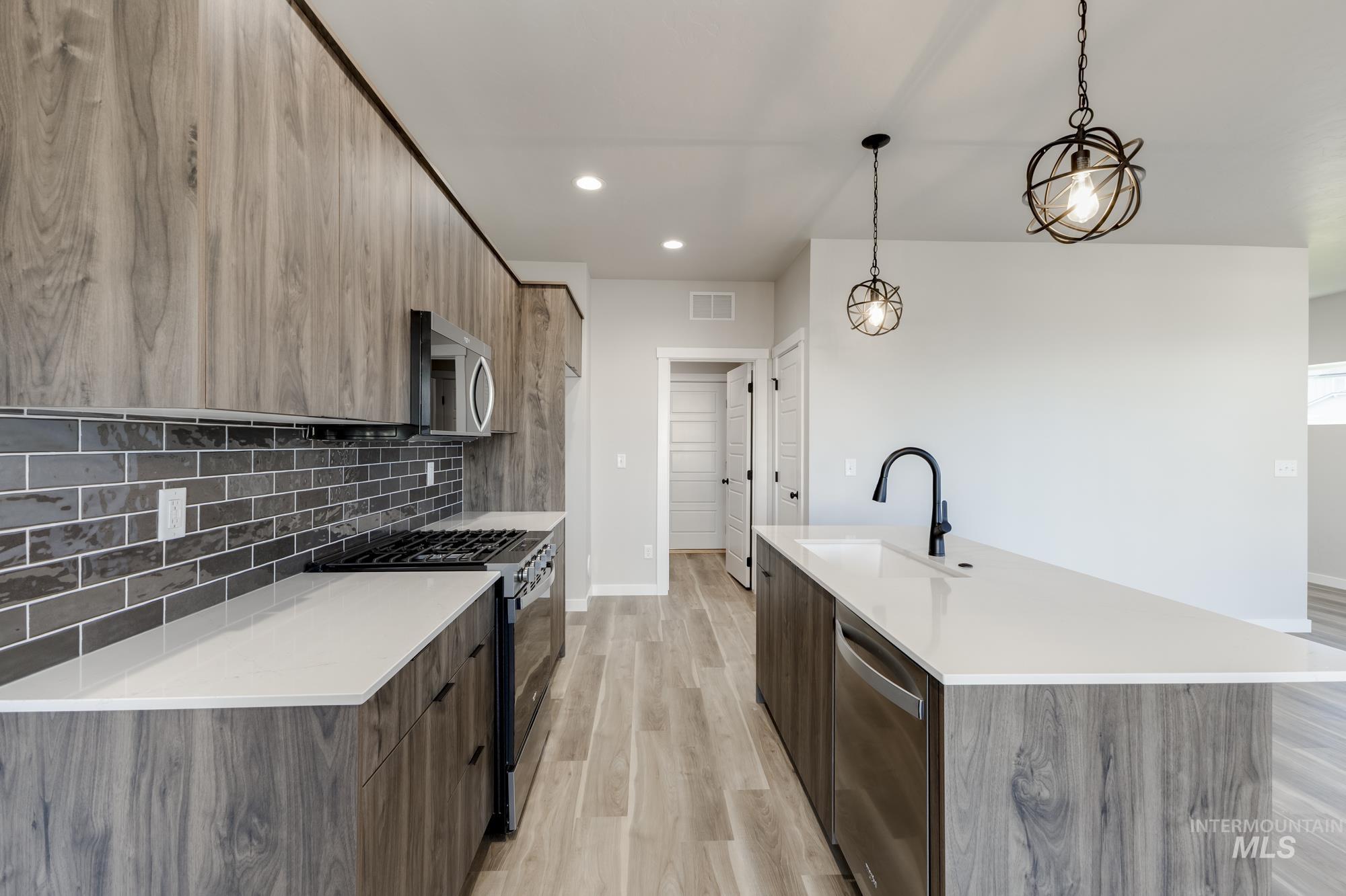 10574 W Teratai St, Star, Idaho 83669, 3 Bedrooms, 2.5 Bathrooms, Residential For Sale, Price $444,990,MLS 98969289