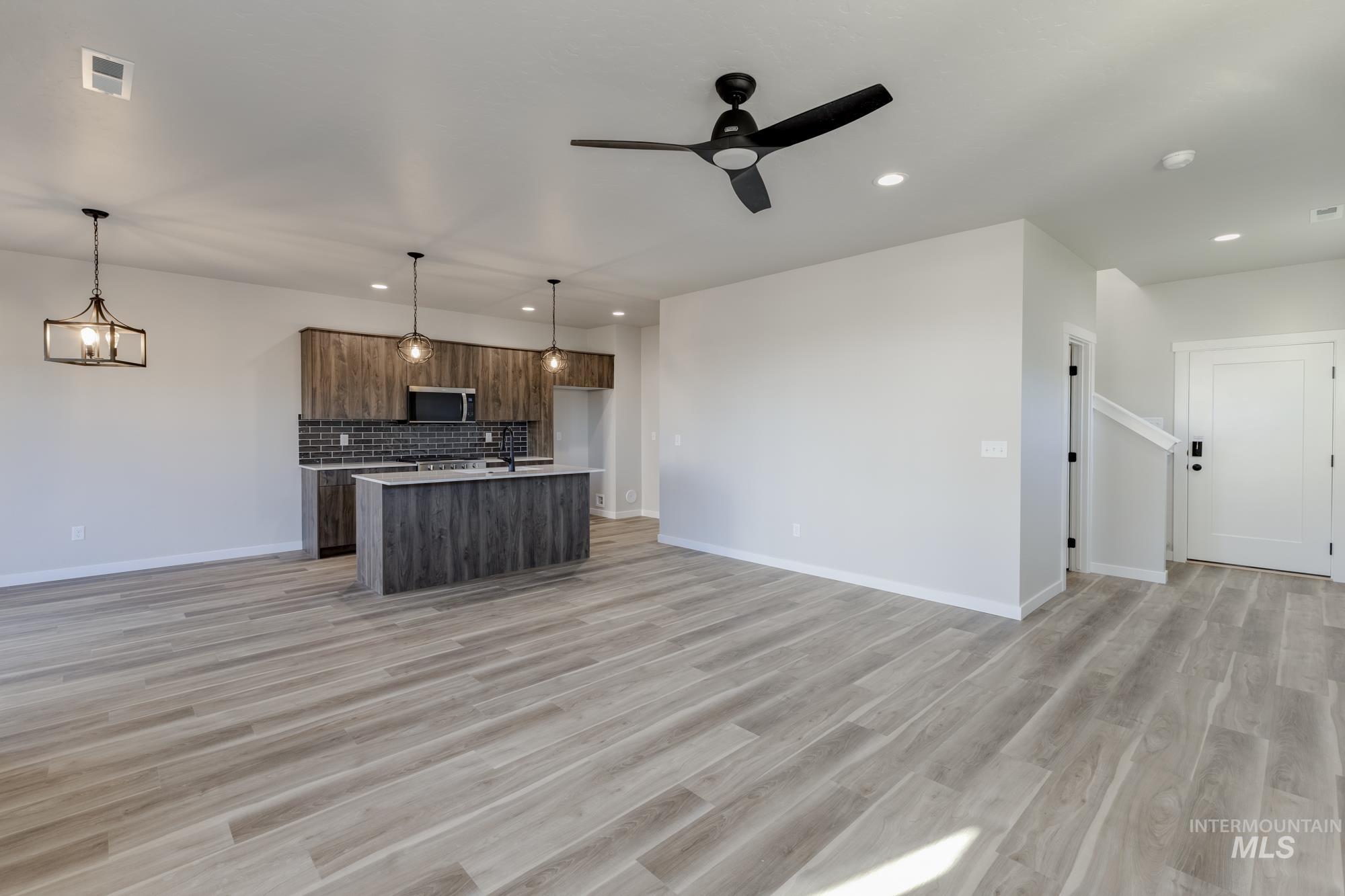 10574 W Teratai St, Star, Idaho 83669, 3 Bedrooms, 2.5 Bathrooms, Residential For Sale, Price $444,990,MLS 98969289