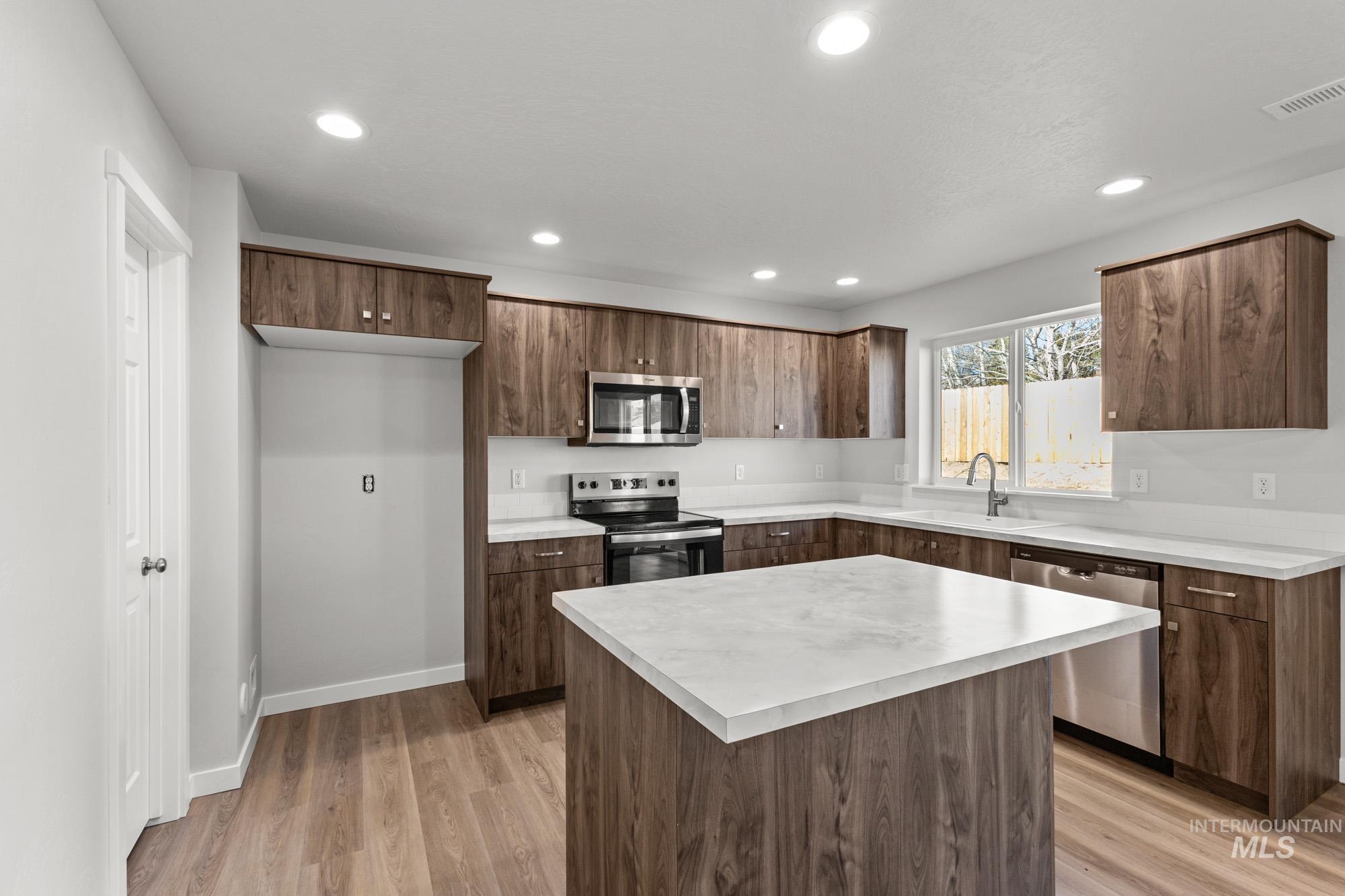 1602 Long Pond St, Middleton, Idaho 83644, 4 Bedrooms, 2.5 Bathrooms, Residential For Sale, Price $454,990,MLS 98969290