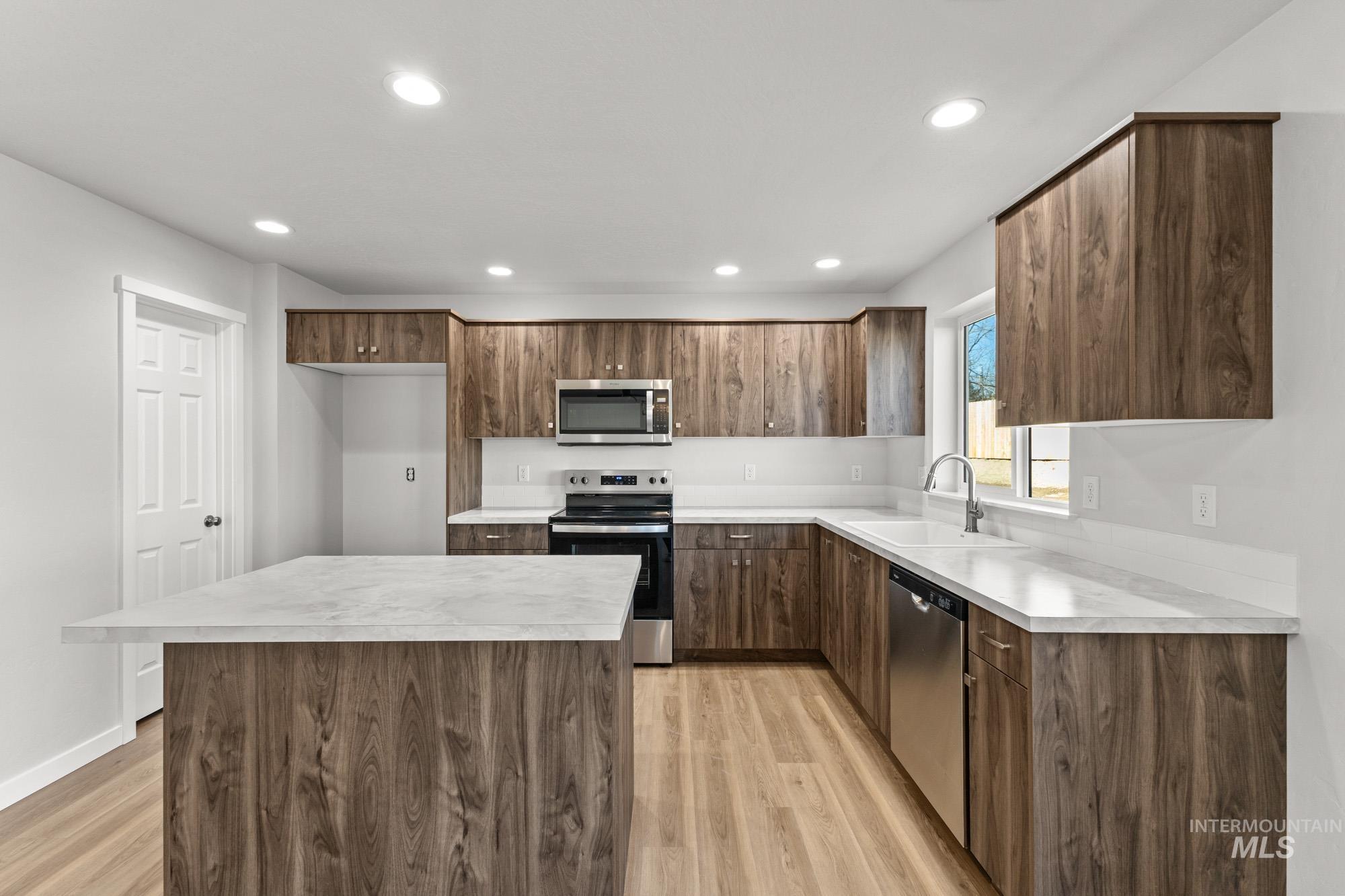 1602 Long Pond St, Middleton, Idaho 83644, 4 Bedrooms, 2.5 Bathrooms, Residential For Sale, Price $454,990,MLS 98969290