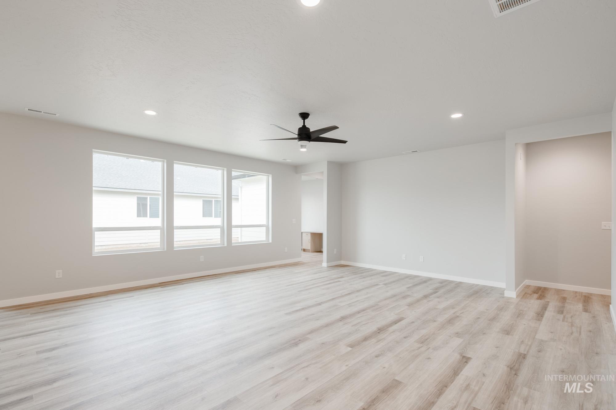 9138 W Violet St, Nampa, Idaho 83687, 4 Bedrooms, 2.5 Bathrooms, Residential For Sale, Price $529,990,MLS 98969295