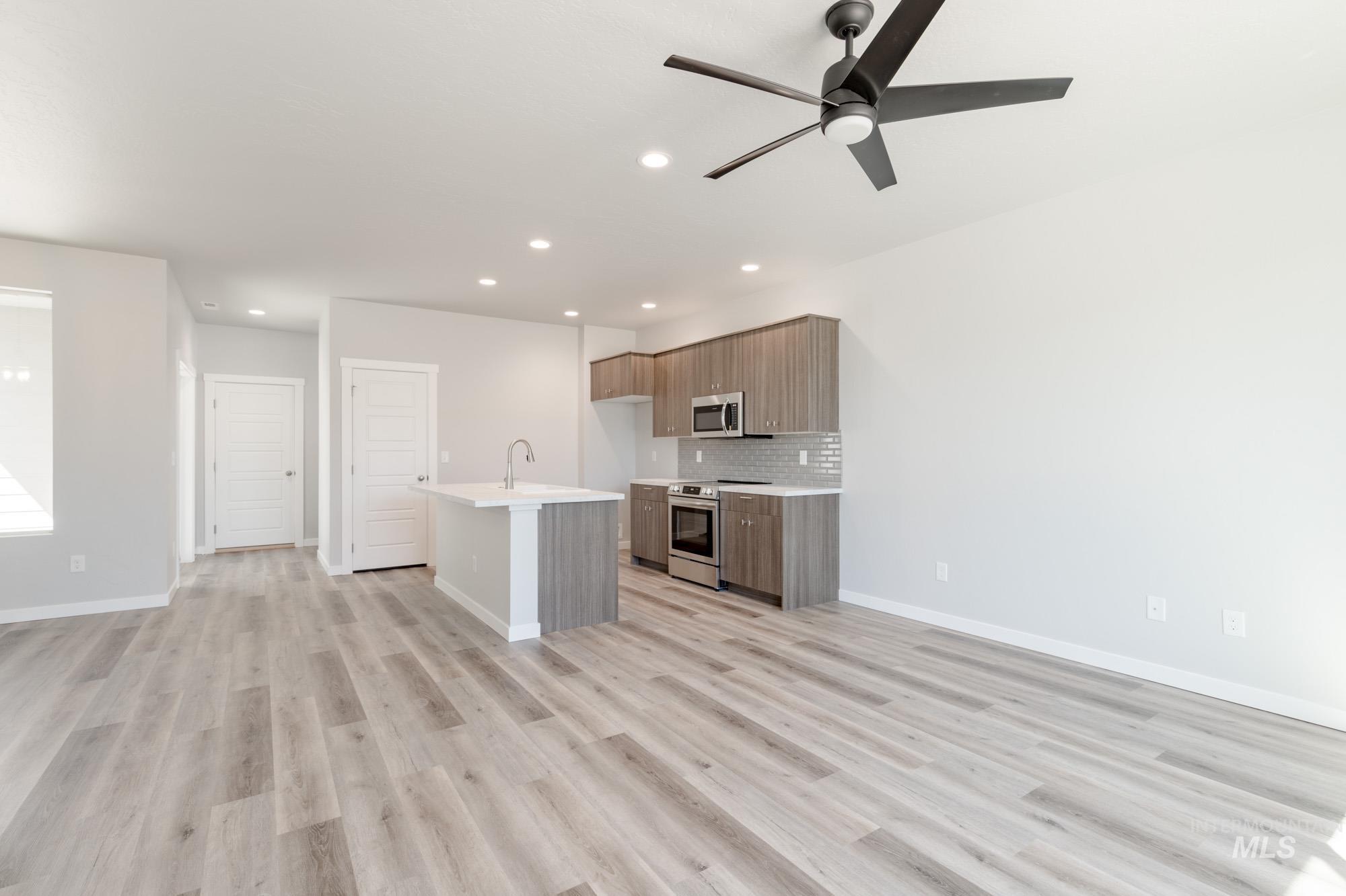 3005 E Mossy Creek Dr, Kuna, Idaho 83634, 3 Bedrooms, 2.5 Bathrooms, Residential For Sale, Price $393,990,MLS 98969298