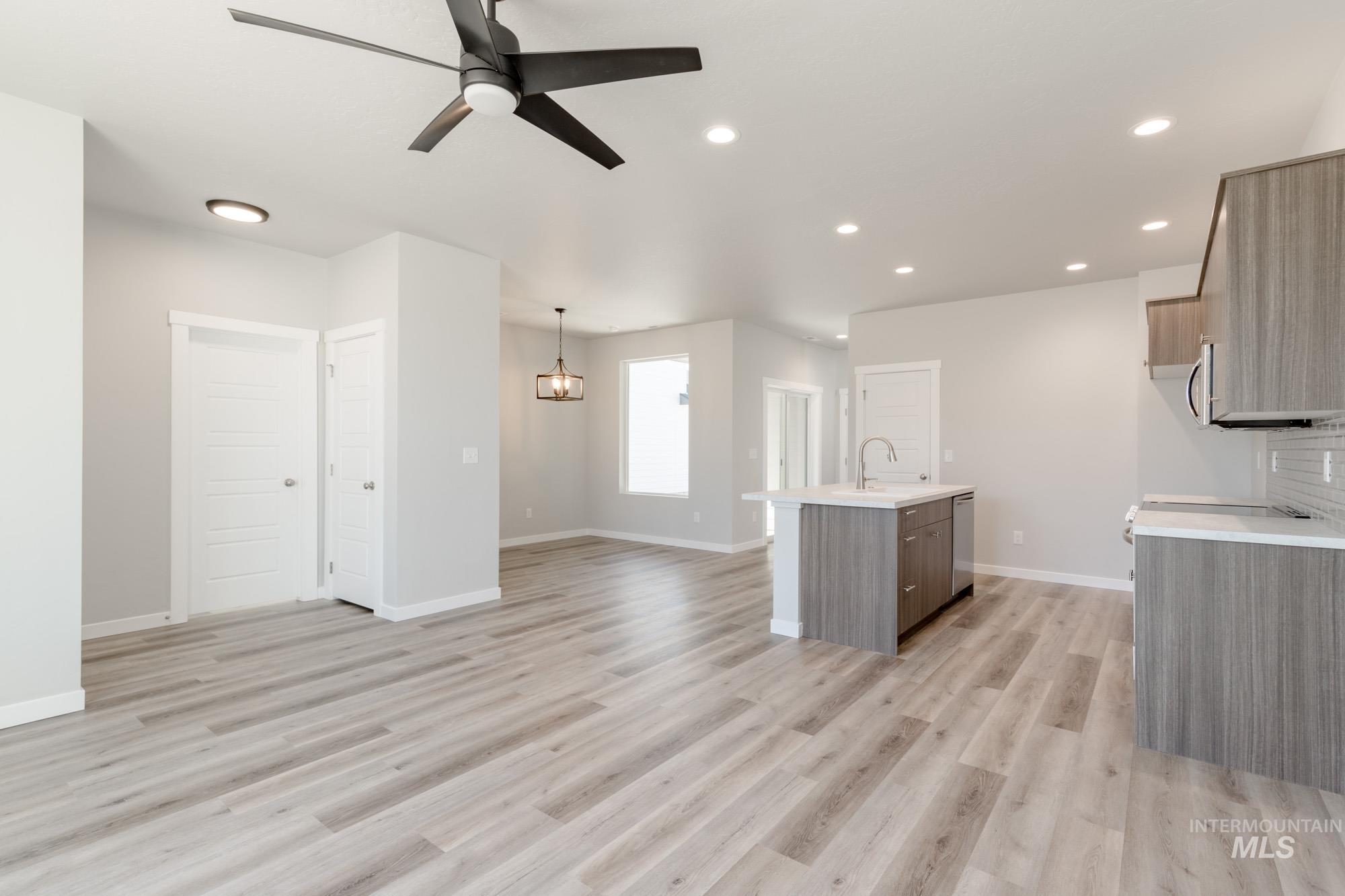 3005 E Mossy Creek Dr, Kuna, Idaho 83634, 3 Bedrooms, 2.5 Bathrooms, Residential For Sale, Price $393,990,MLS 98969298