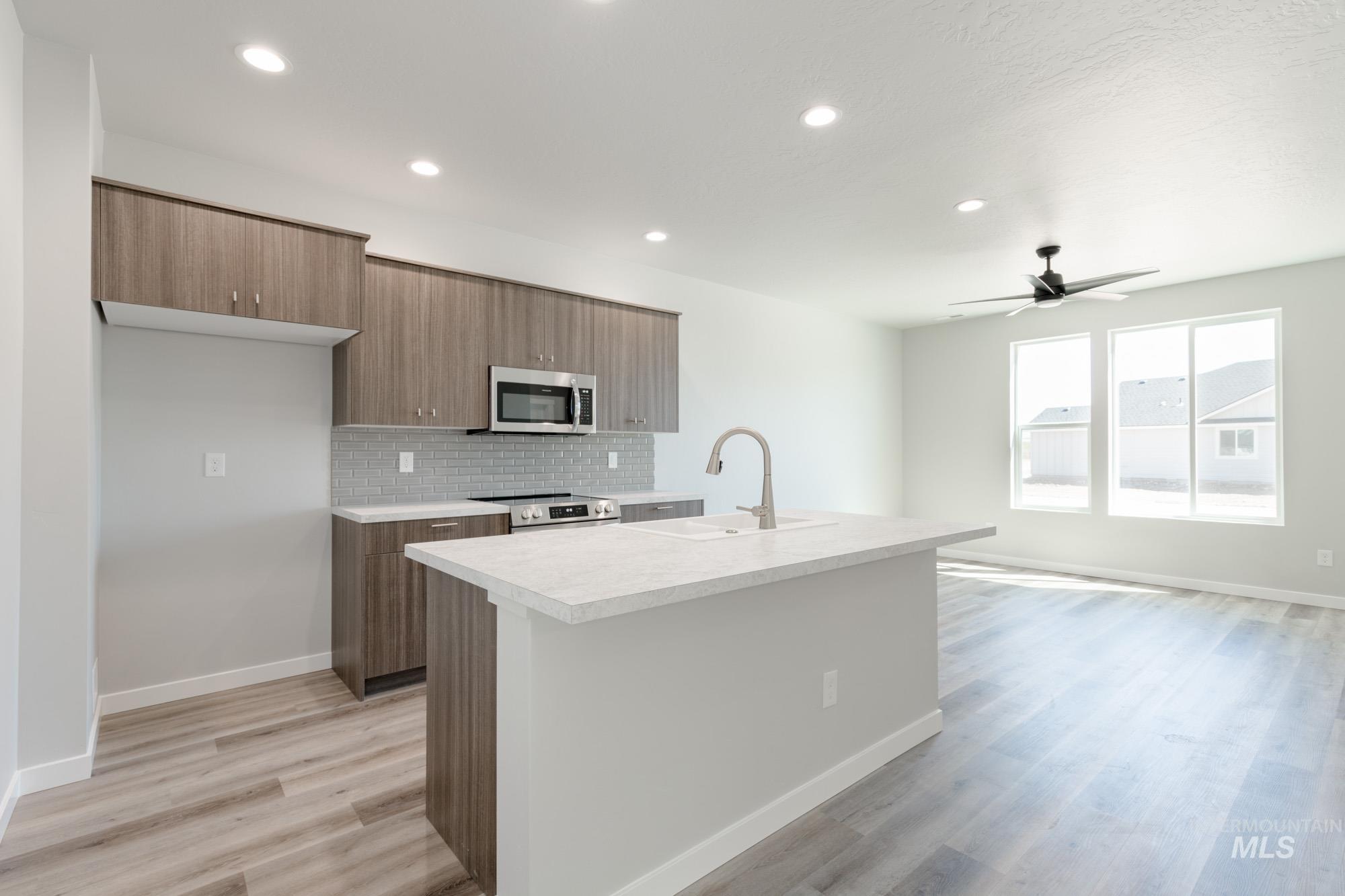 3005 E Mossy Creek Dr, Kuna, Idaho 83634, 3 Bedrooms, 2.5 Bathrooms, Residential For Sale, Price $393,990,MLS 98969298