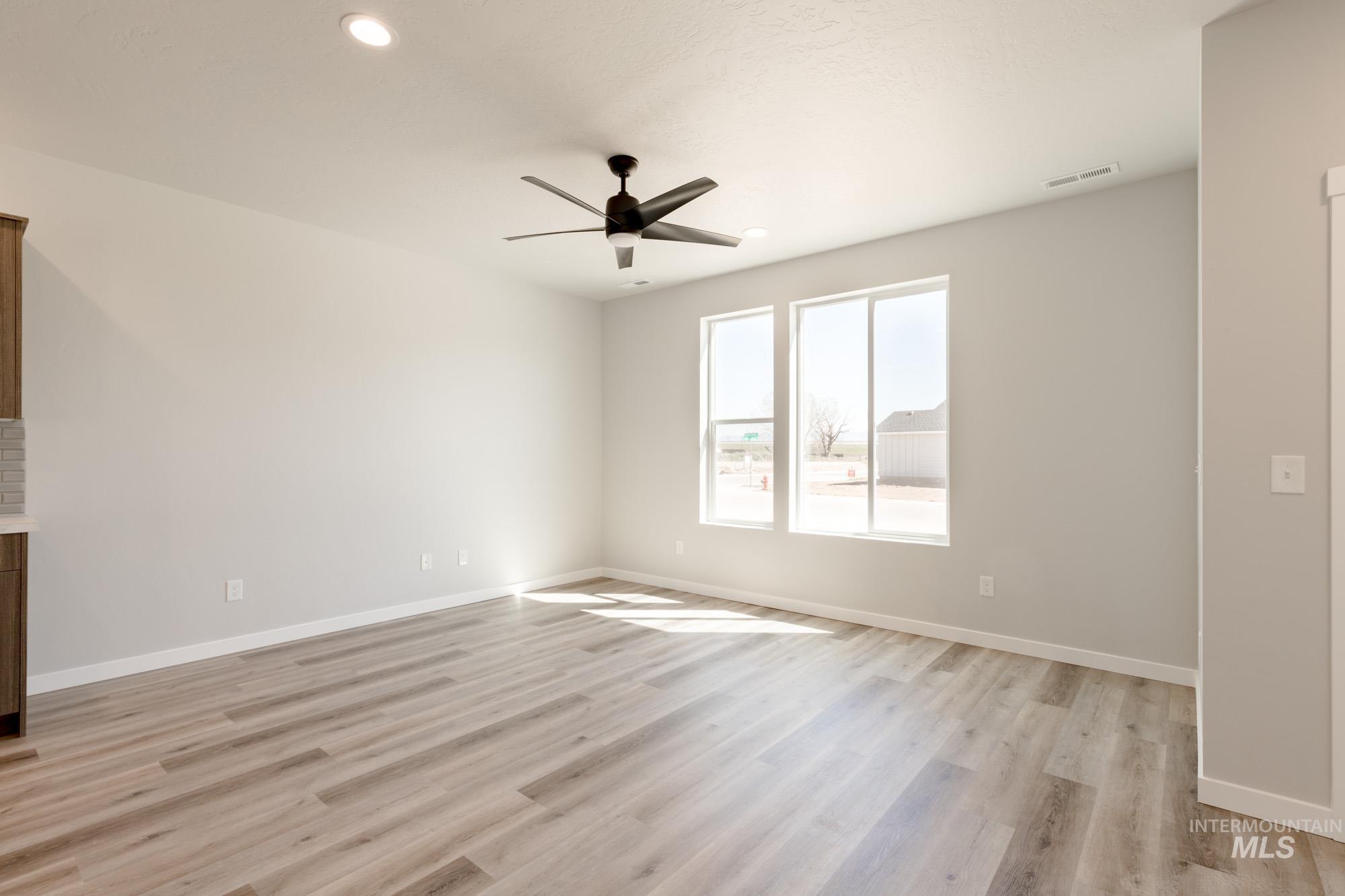 3005 E Mossy Creek Dr, Kuna, Idaho 83634, 3 Bedrooms, 2.5 Bathrooms, Residential For Sale, Price $393,990,MLS 98969298