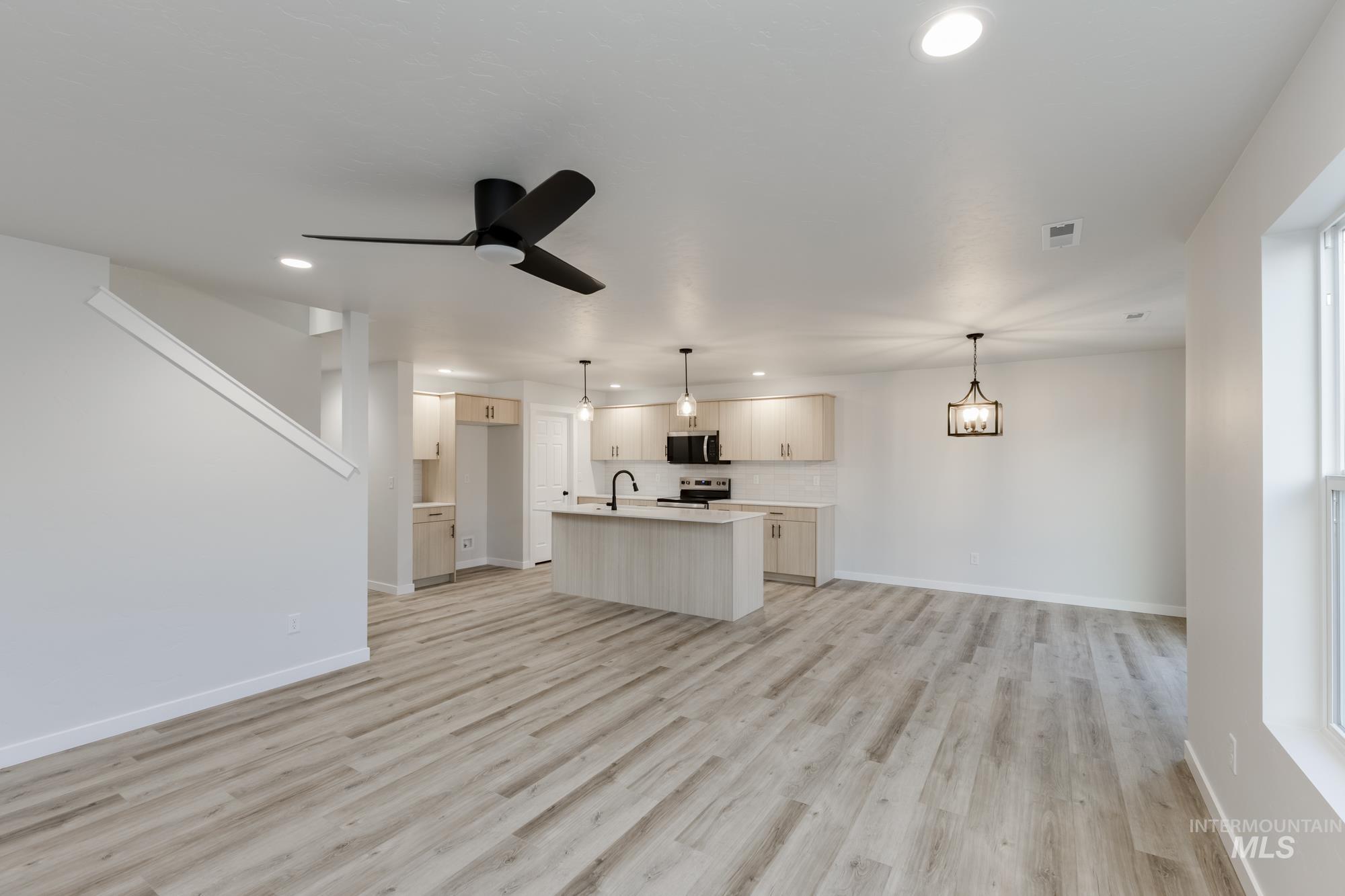 2968 E Mossy Creek Dr, Kuna, Idaho 83634, 4 Bedrooms, 2.5 Bathrooms, Residential For Sale, Price $474,990,MLS 98969299