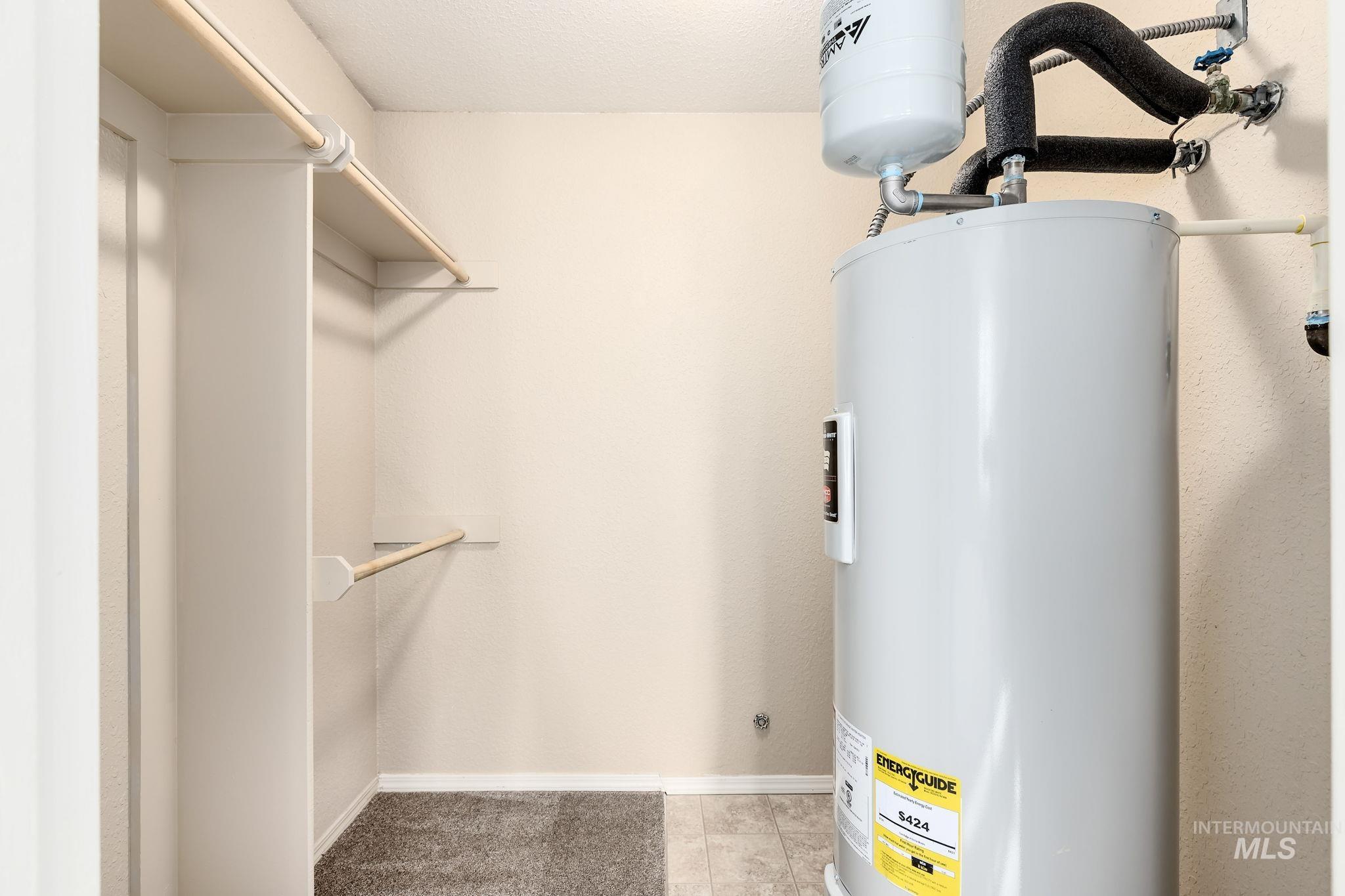 6907 W Colehaven Lane, Boise, Idaho 83704, 2 Bedrooms, 1 Bathroom, Residential For Sale, Price $249,990,MLS 98969301