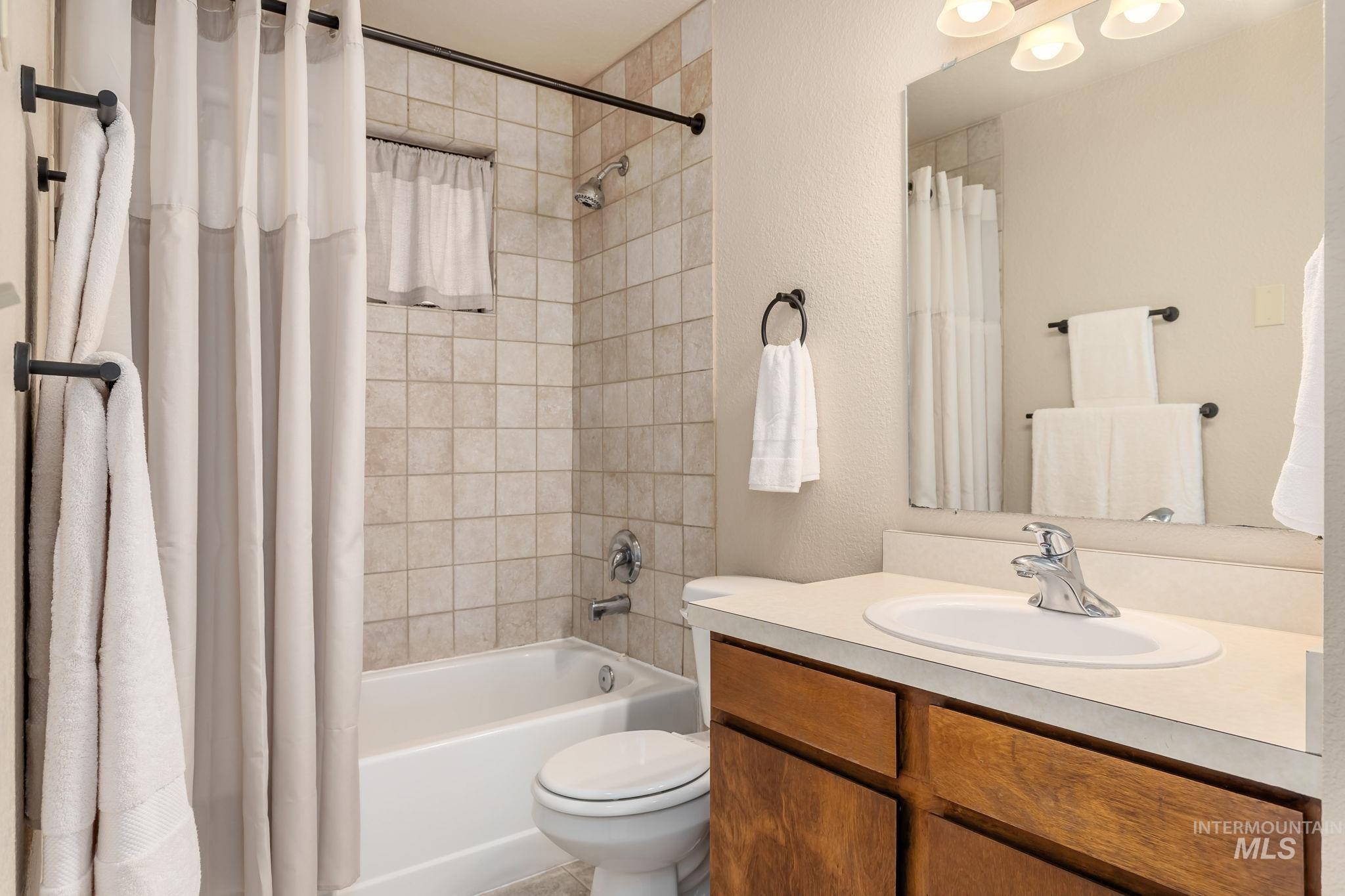 6907 W Colehaven Lane, Boise, Idaho 83704, 2 Bedrooms, 1 Bathroom, Residential For Sale, Price $249,990,MLS 98969301