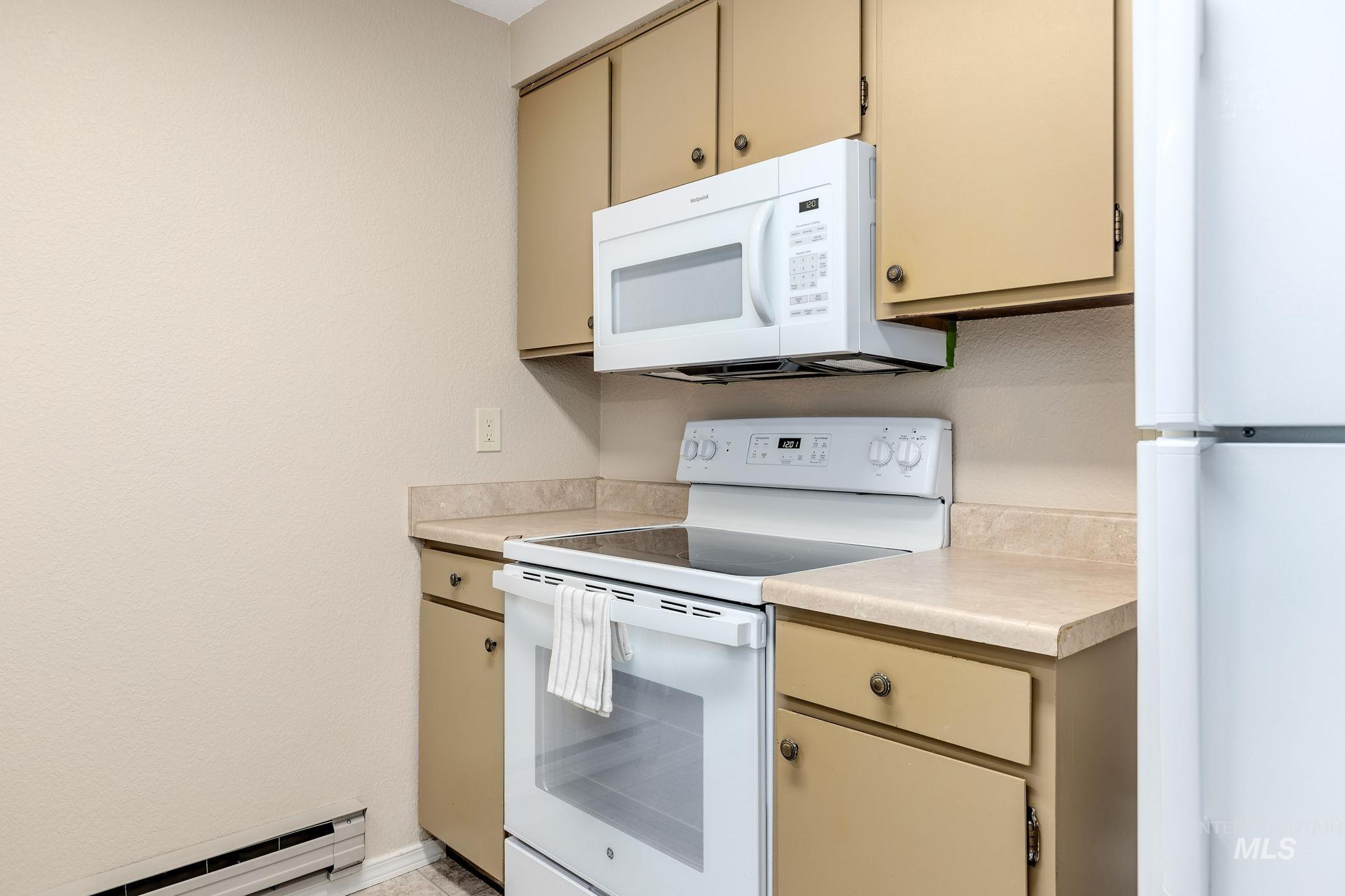 6907 W Colehaven Lane, Boise, Idaho 83704, 2 Bedrooms, 1 Bathroom, Residential For Sale, Price $249,990,MLS 98969301